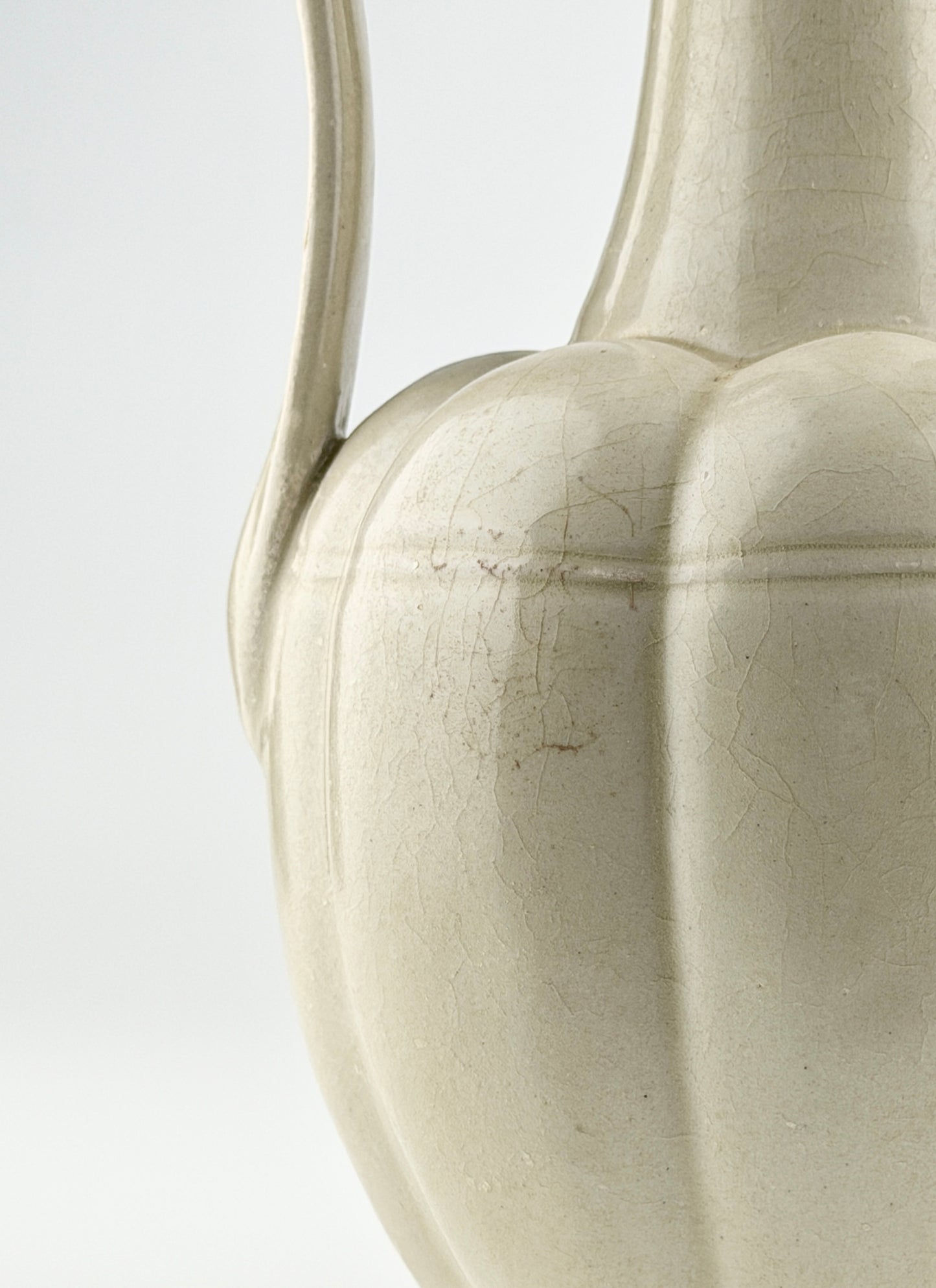 Rare Cream-Glazed Ding Ewer And Cover, Five Dynasties-Song