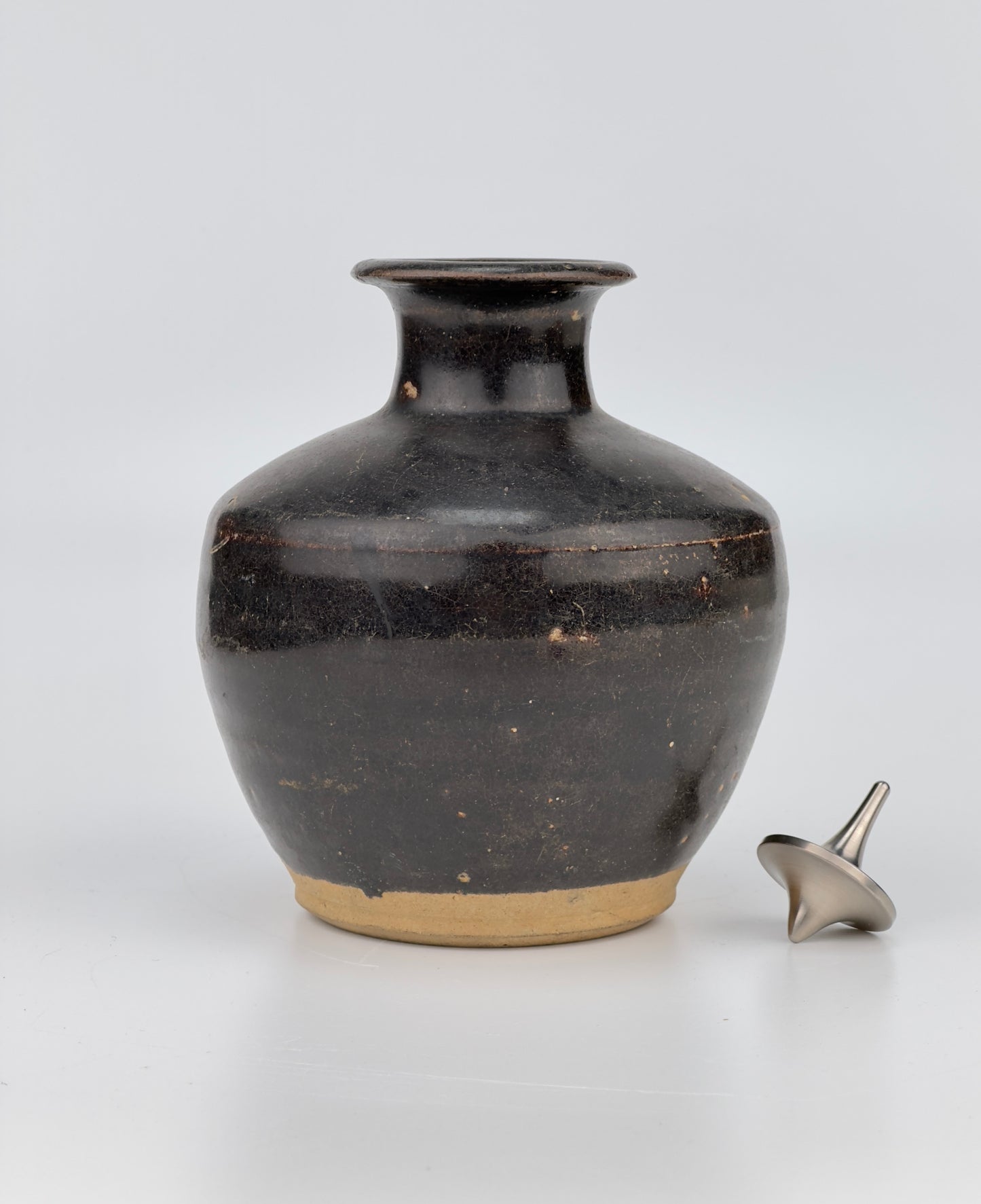 Black glazed bottle, Late Ming Era(16-17th century)