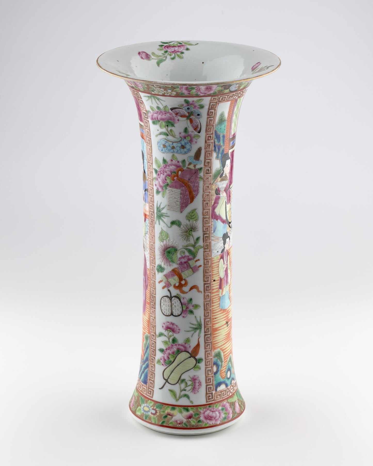 Rose Medallion Porcelain Vase, Late Qing-Republican Period