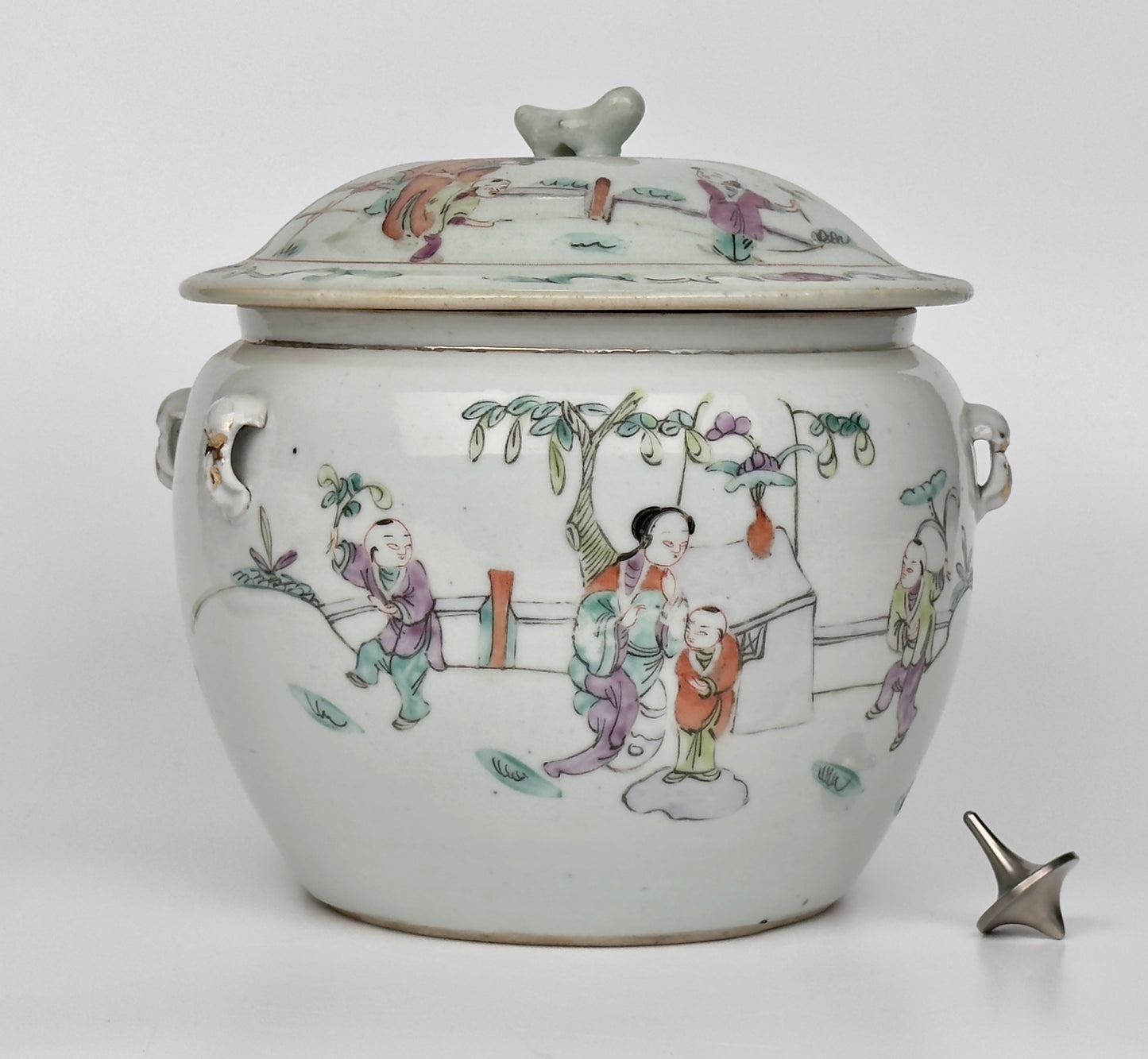 Chinese Famille Rose Porcelain Lidded Jar, Late Qing Period-Republic period
