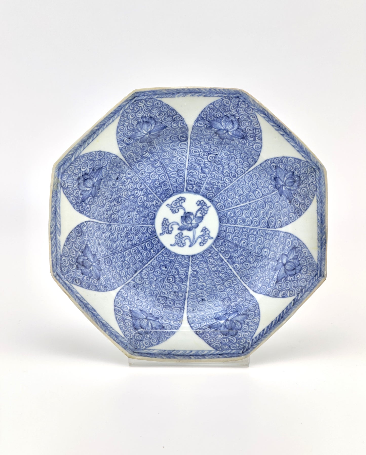 A BLUE AND WHITE LOTUS PATTERN DISH CIRCA 1725, QING DYNASTY, YONGZHENG REIGN (Ca Mau Ship)