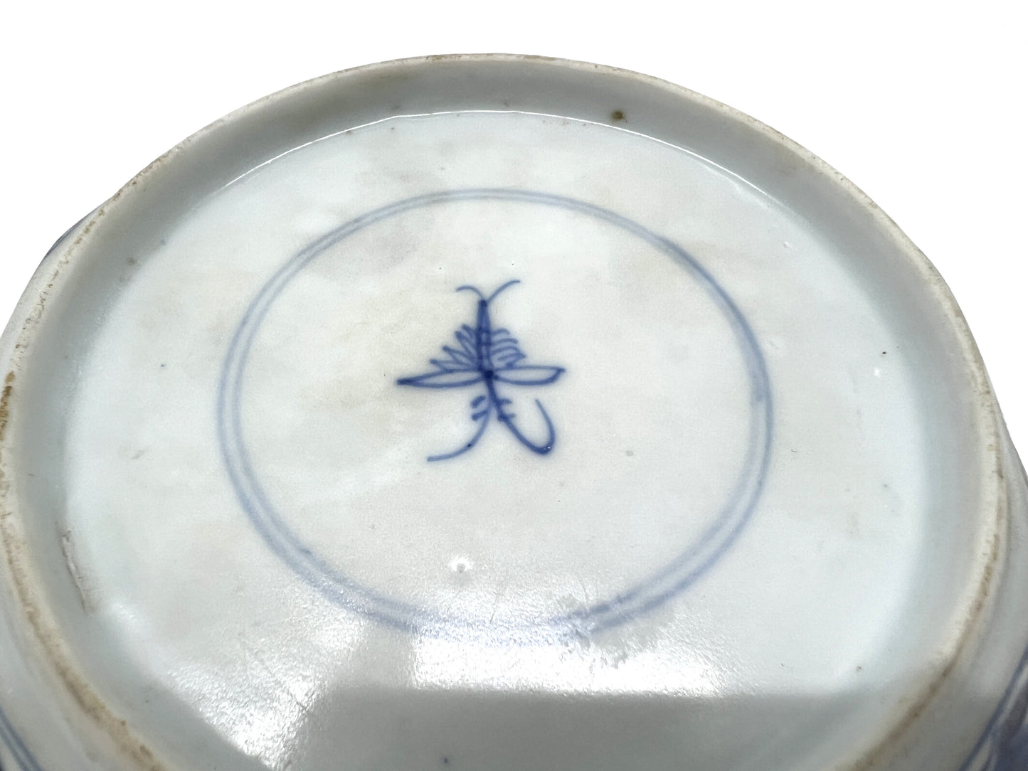 MID-SIZE OCTAGONAL SAUCER, QING DYNASTY, KANGXI ERA, CIRCA 1690