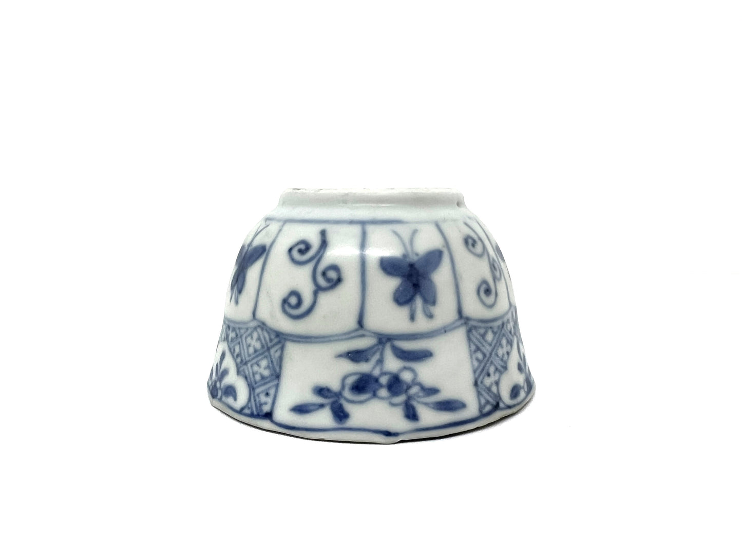 BLUE AND WHITE TEABOWL CIRCA 1725, QING DYNASTY, YONGZHENG REIGN