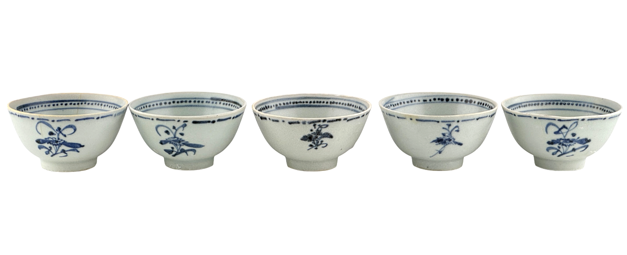 Five Tek Sing Cargo 'Aster Sprays' Tea Bowls, Qing Dynasty