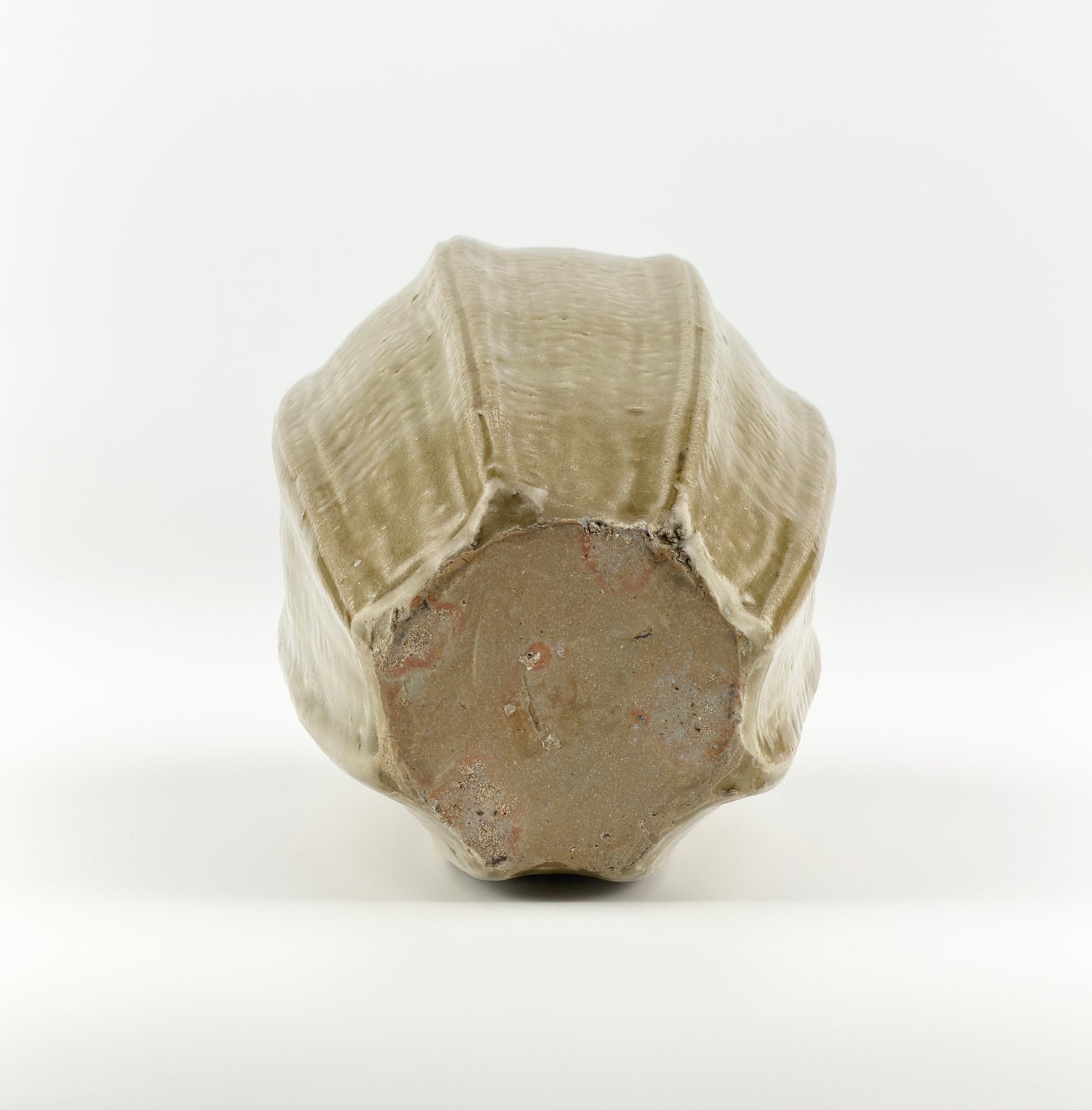 Rare 'Yue' Celadon Glazed Octagonal Vase And Cover, Jin