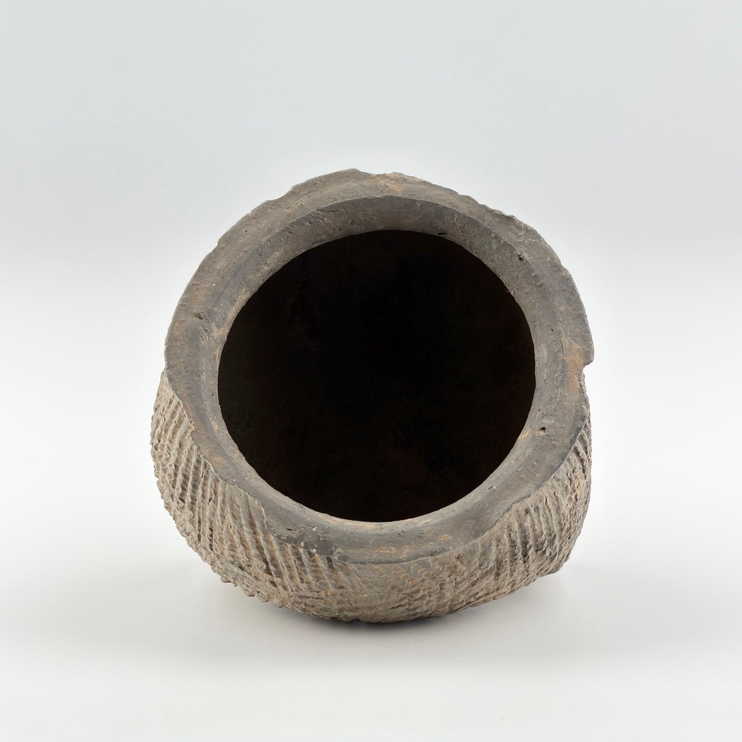 Pottery Tripod Li Vessel