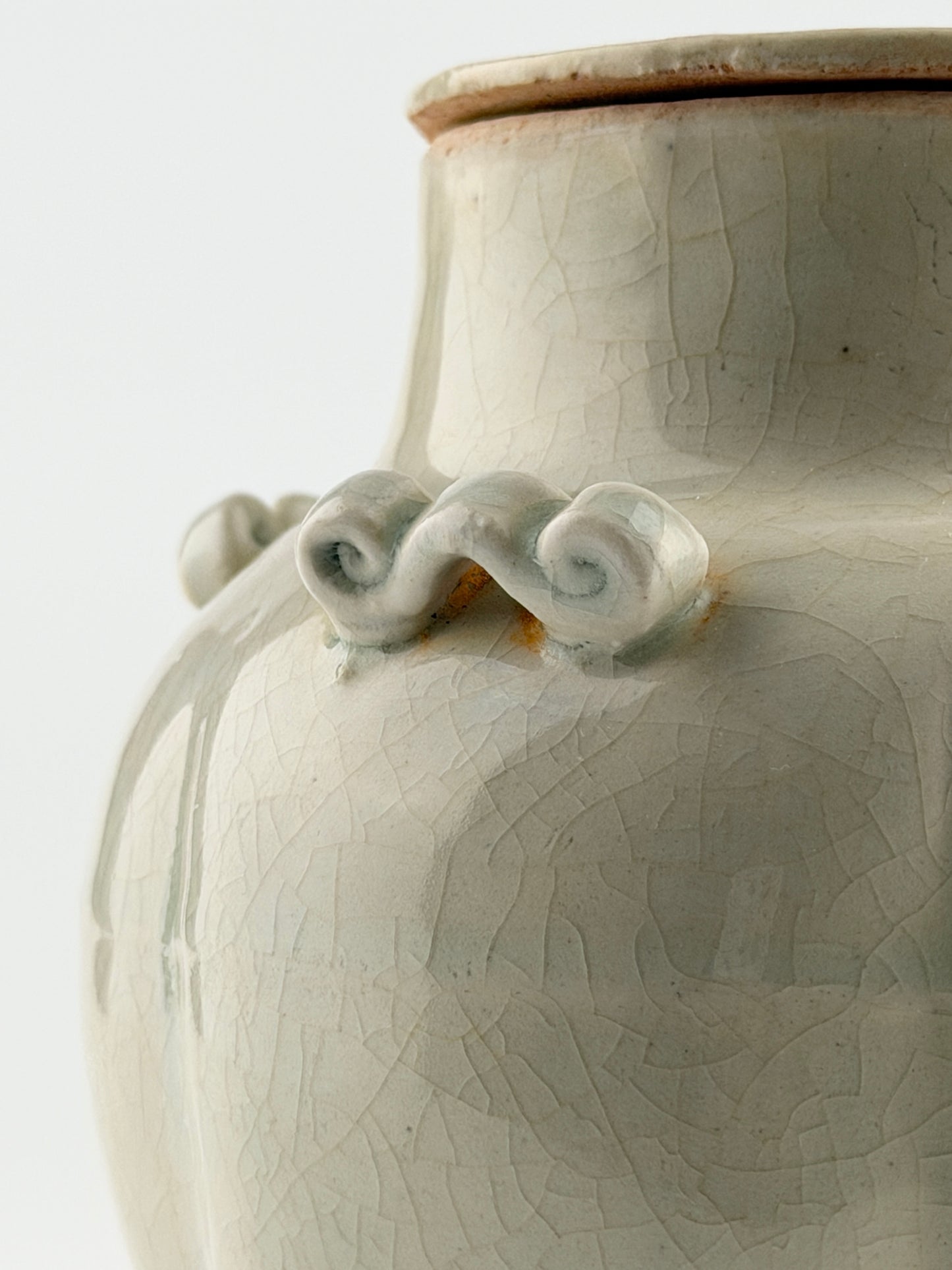 White-Glazed Jar with Cloud Lug Handles and Cover, Song–Yuan Dynasty