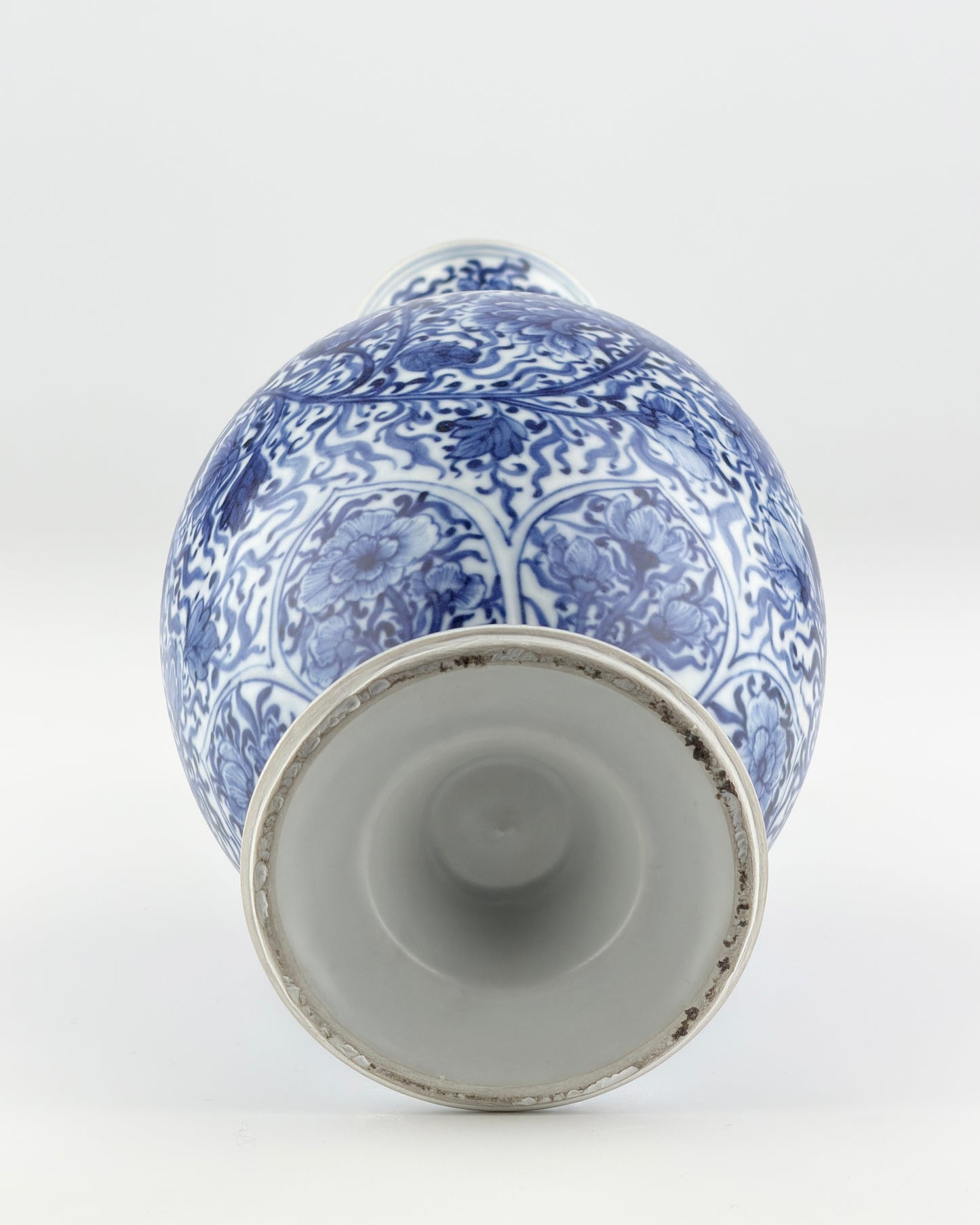 Blue and White Vase, Qing Dynasty Kangxi Era, Circa 1690