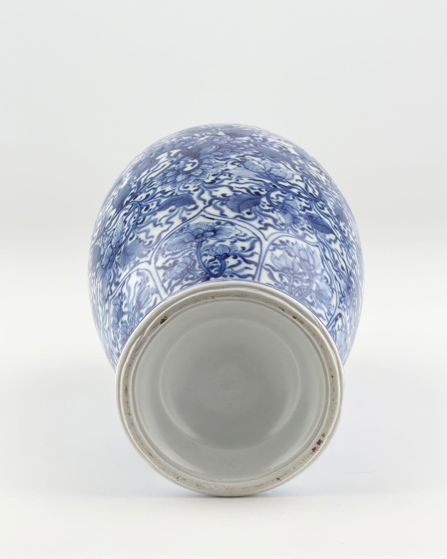 BALUSTER BLUE AND WHITE VASE, QING DYNASTY, KANGXI ERA, CIRCA 1690
