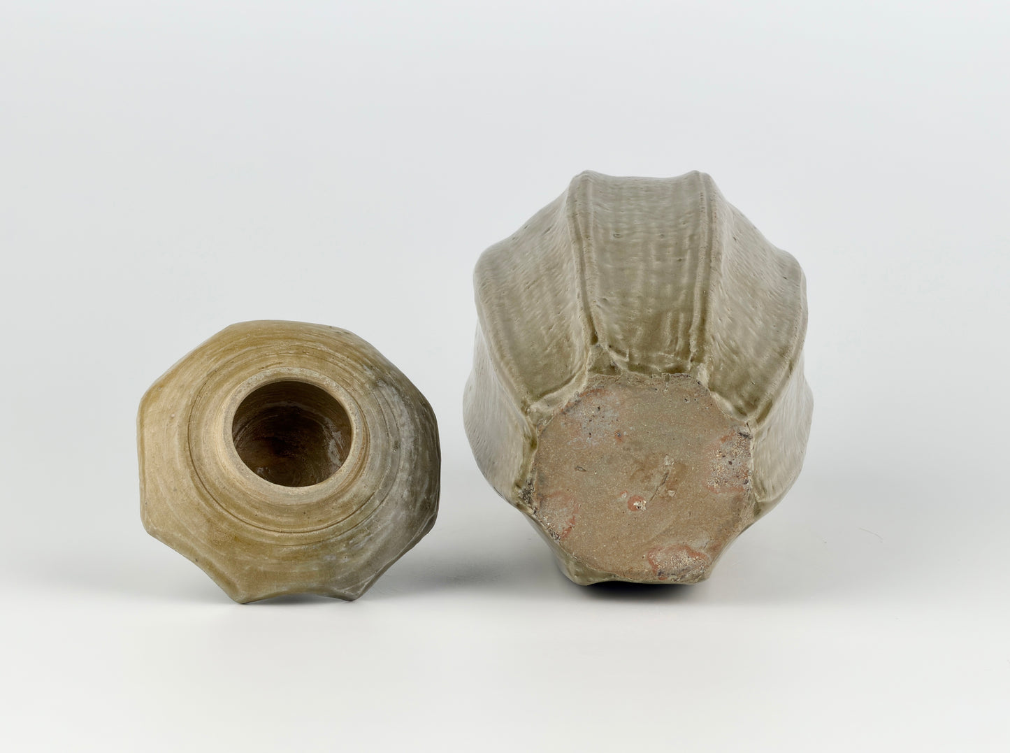 Rare 'Yue' Celadon Glazed Octagonal Vase And Cover, Jin