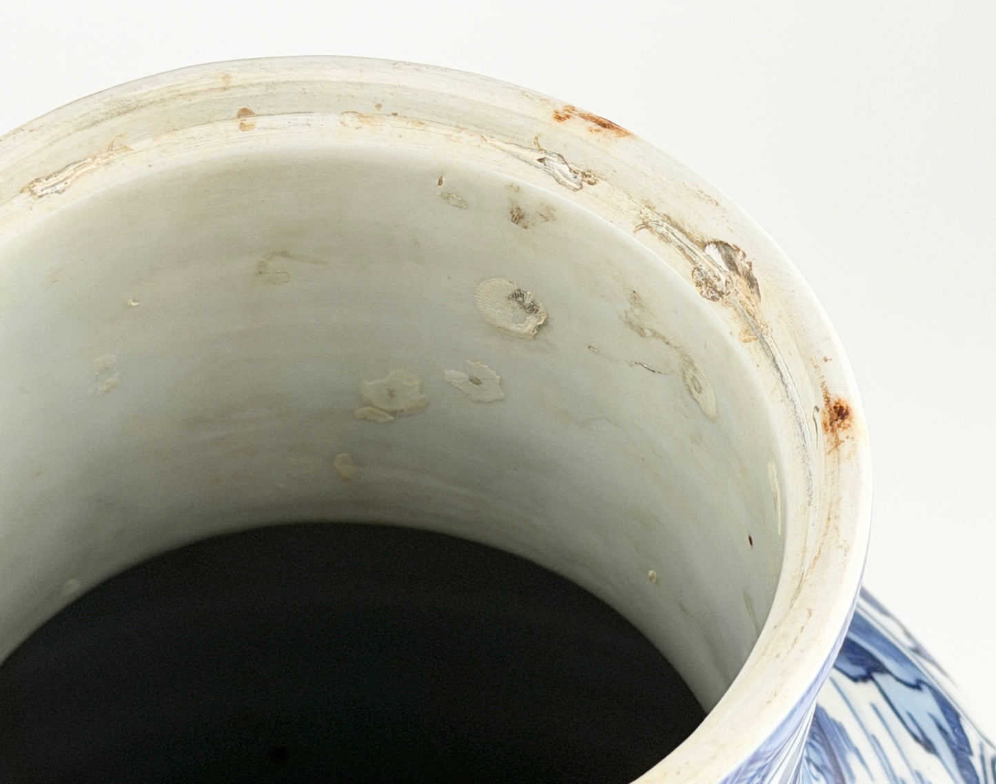 LARGE RARE BLUE AND WHITE BALUSTER VASE, QING DYNASTY, KANGXI, CIRCA 1690