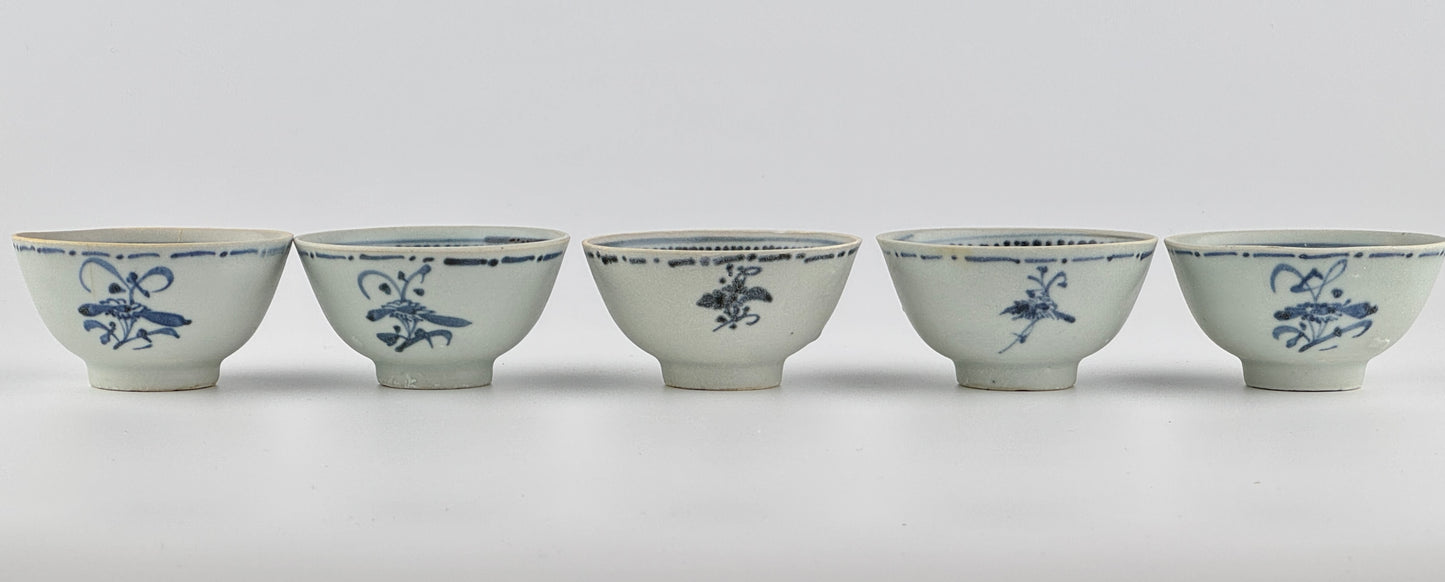 Five Tek Sing Cargo 'Aster Sprays' Tea Bowls, Qing Dynasty