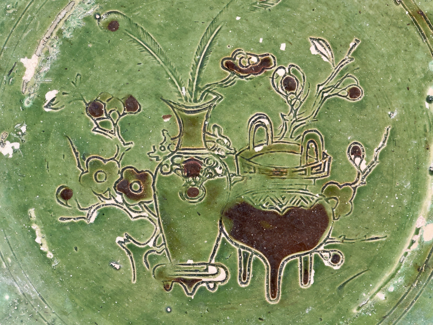 GREEN-GLAZED EARTHENWARE DISH CIRCA 1725, QING DYNASTY, YONGZHENG REIGN