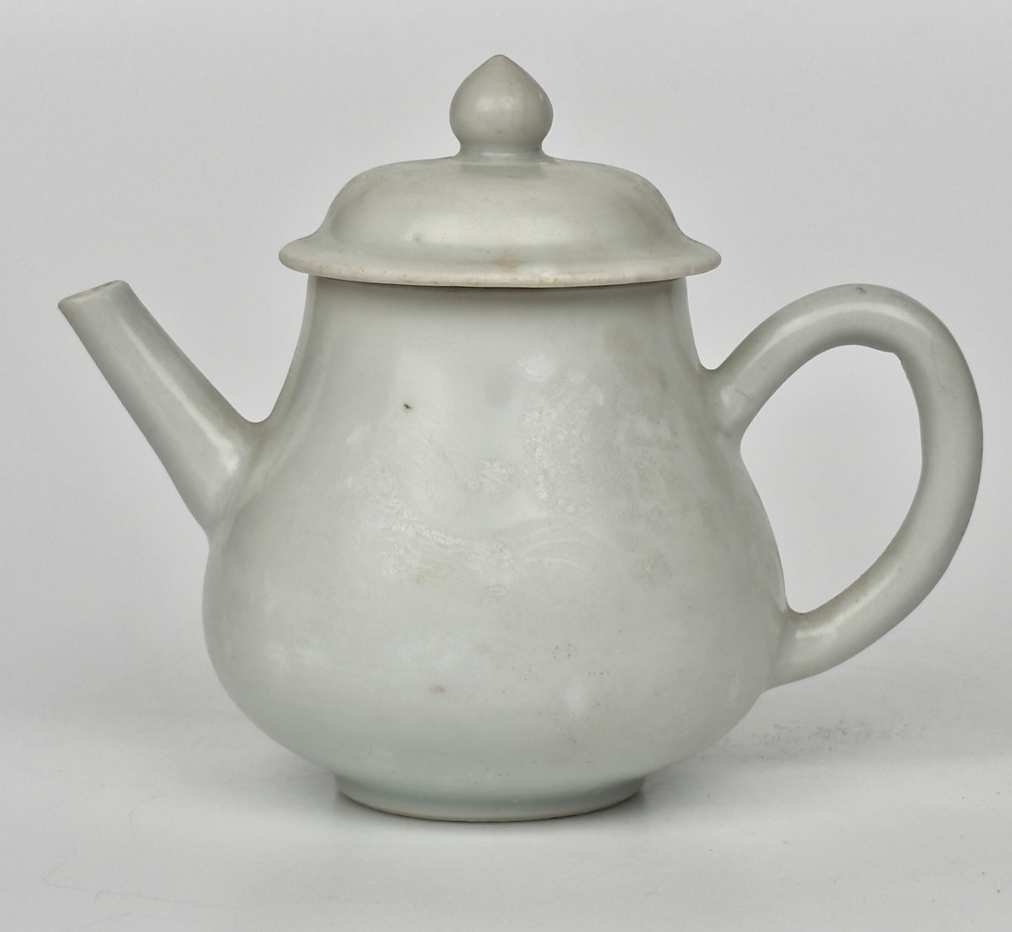 WHITE WITH OVERGLAZE ENAMEL TEA SET CIRCA 1725, QING DYNASTY, YONGZHENG REIGN