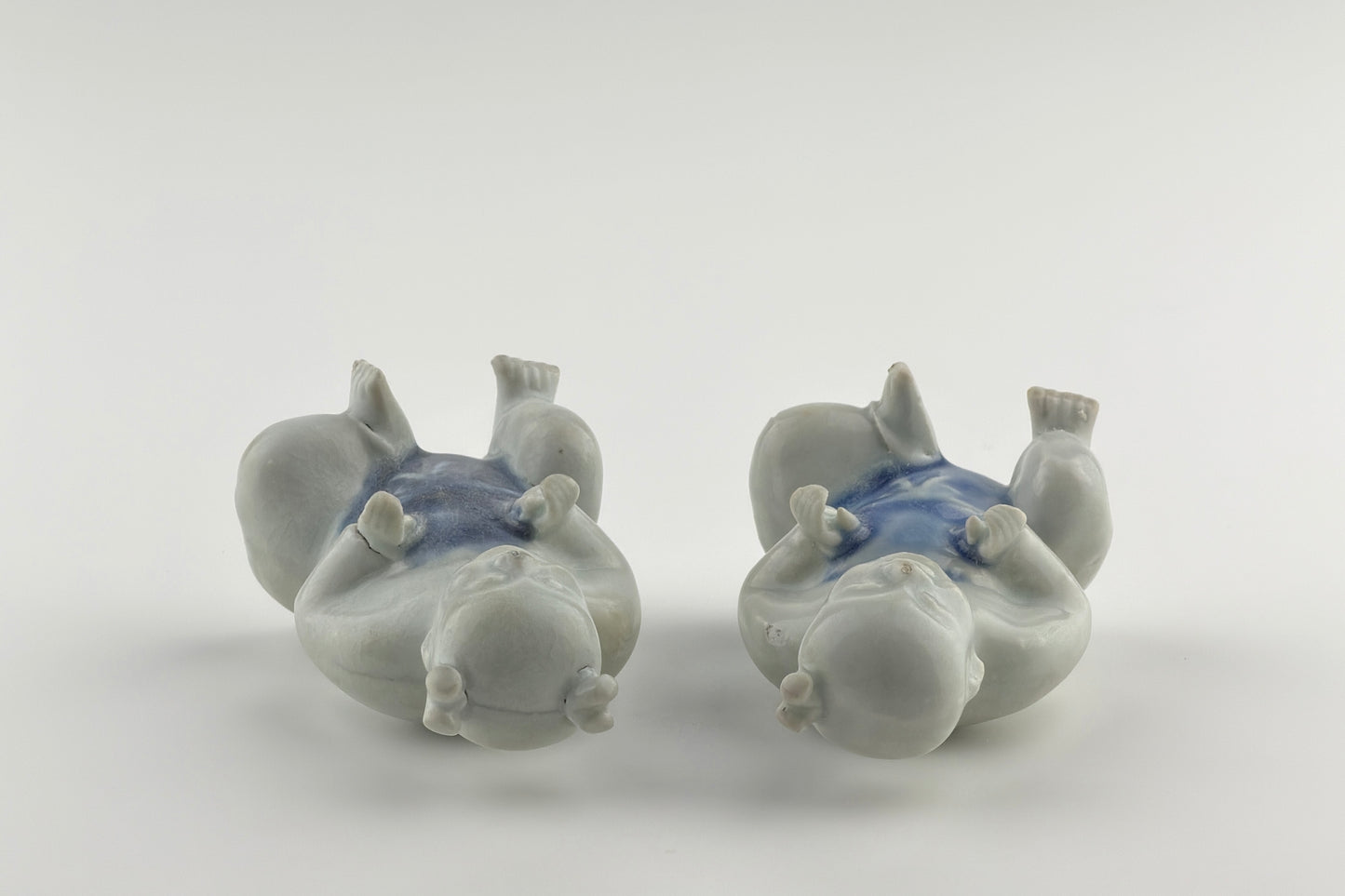 Two Miniature Figurine Of Seated Boys, Circa 1725, Qing Dynasty, Yongzheng Reign