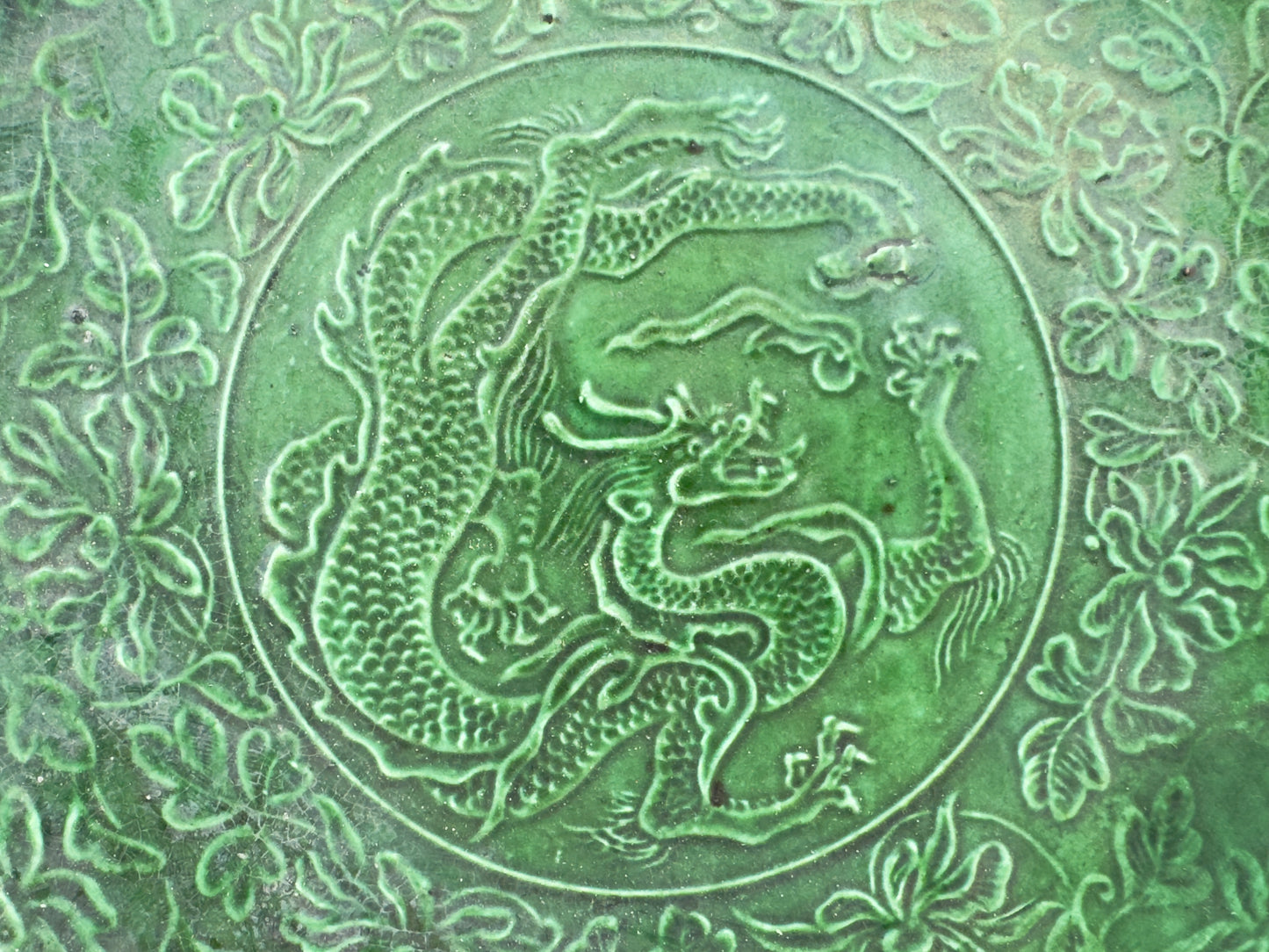 Rare Dingyao Green-Glazed Dragon Dish, Liao-Song Dynasty