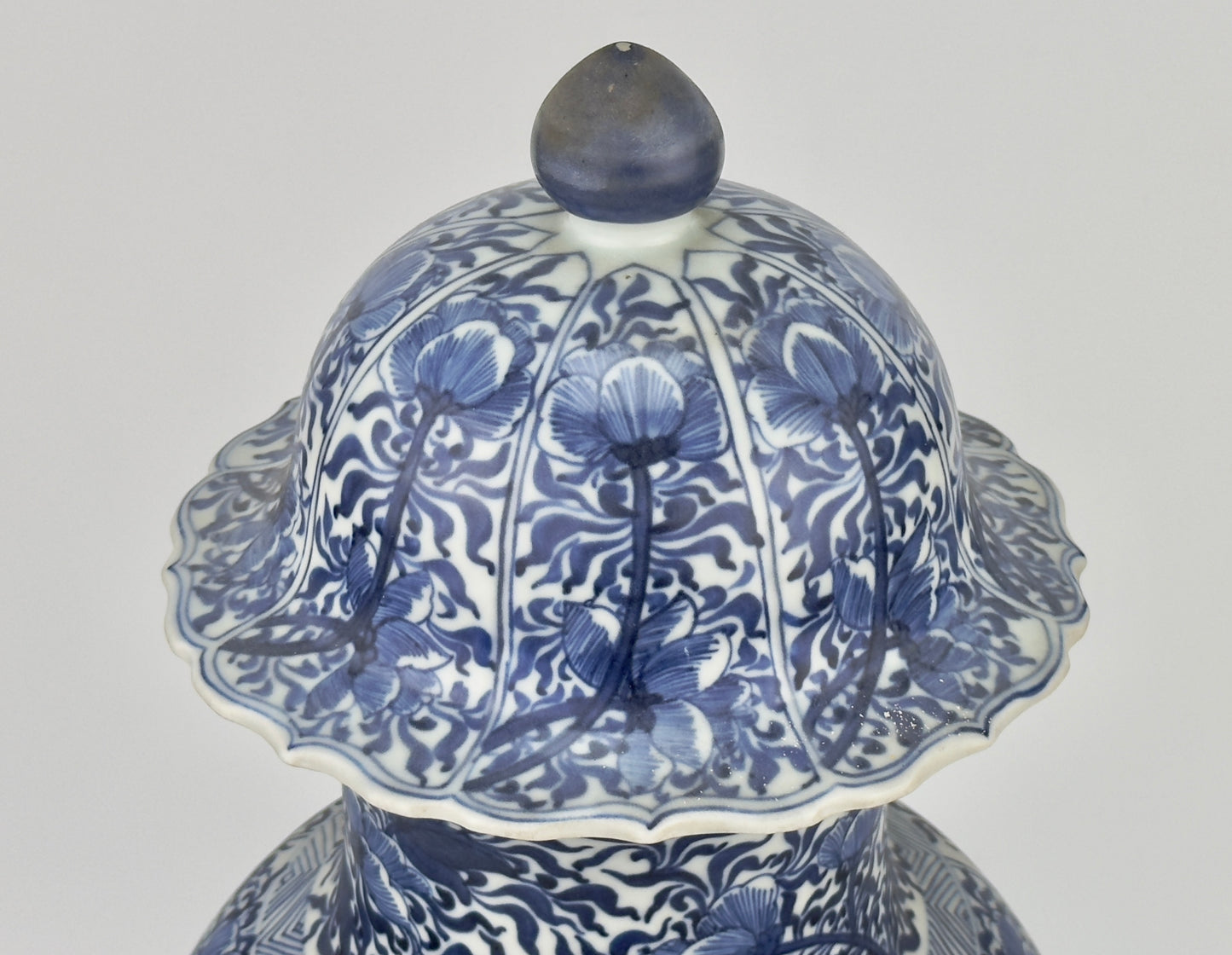 LARGE RARE BLUE AND WHITE BALUSTER VASE, QING DYNASTY, KANGXI, CIRCA 1690