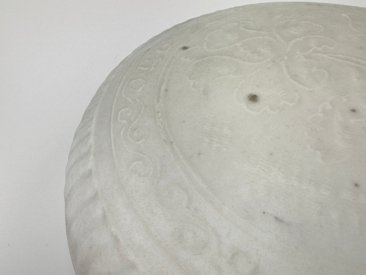 Large White-glazed Circular Box and Cover, Qing Dynasty, Kangxi Era, Circa 1690