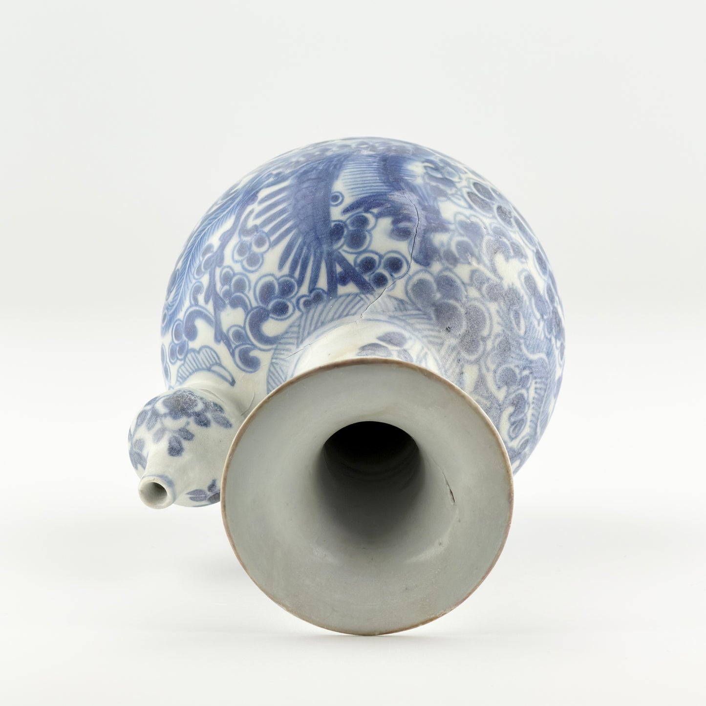 KENDI BLUE AND WHITE, QING DYNASTY, KANGXI PERIOD, C1690