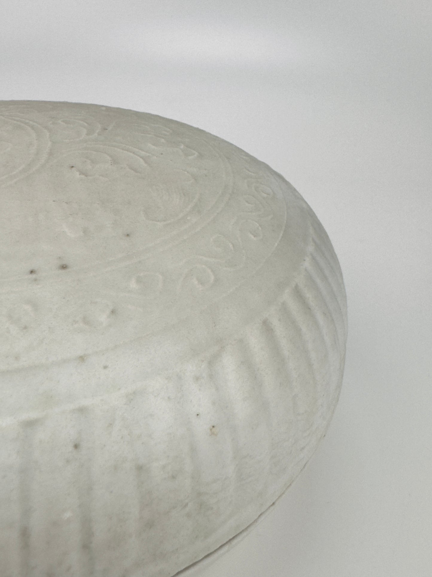 Large White-glazed Circular Box and Cover, Qing Dynasty, Kangxi Era, Circa 1690