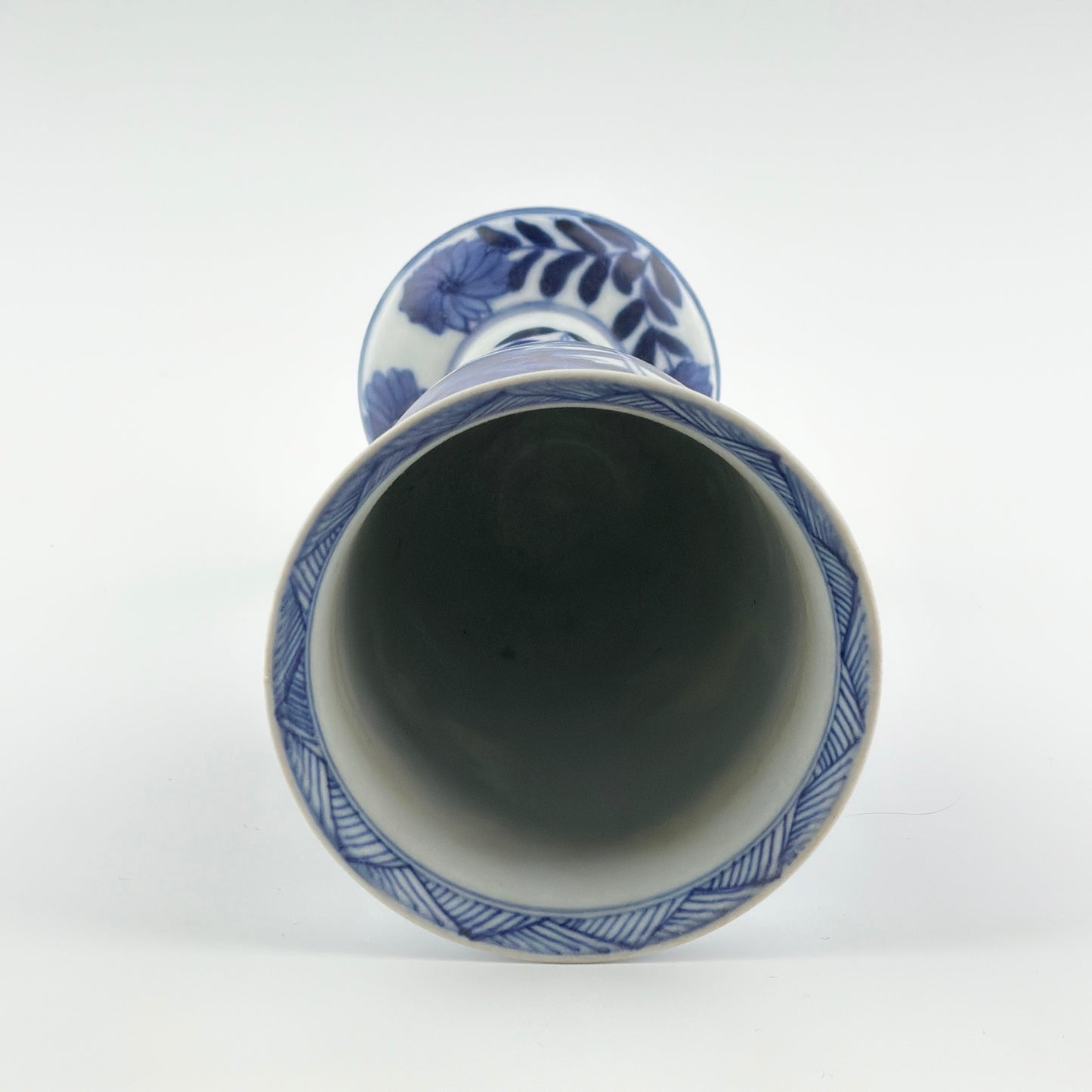 BLUE AND WHITE STEMCUP, QING DYNASTY, KANGXI ERA, CIRCA 1690