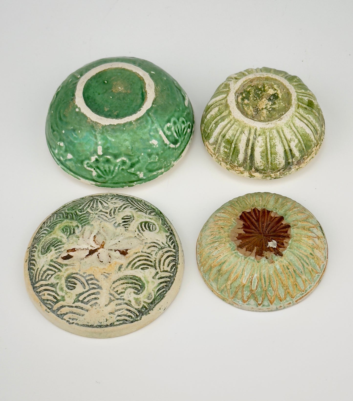 Swatow Lidded Boxes in the shape of Waves and Flowers with underglaze green, Late Ming Era(16-17th c)