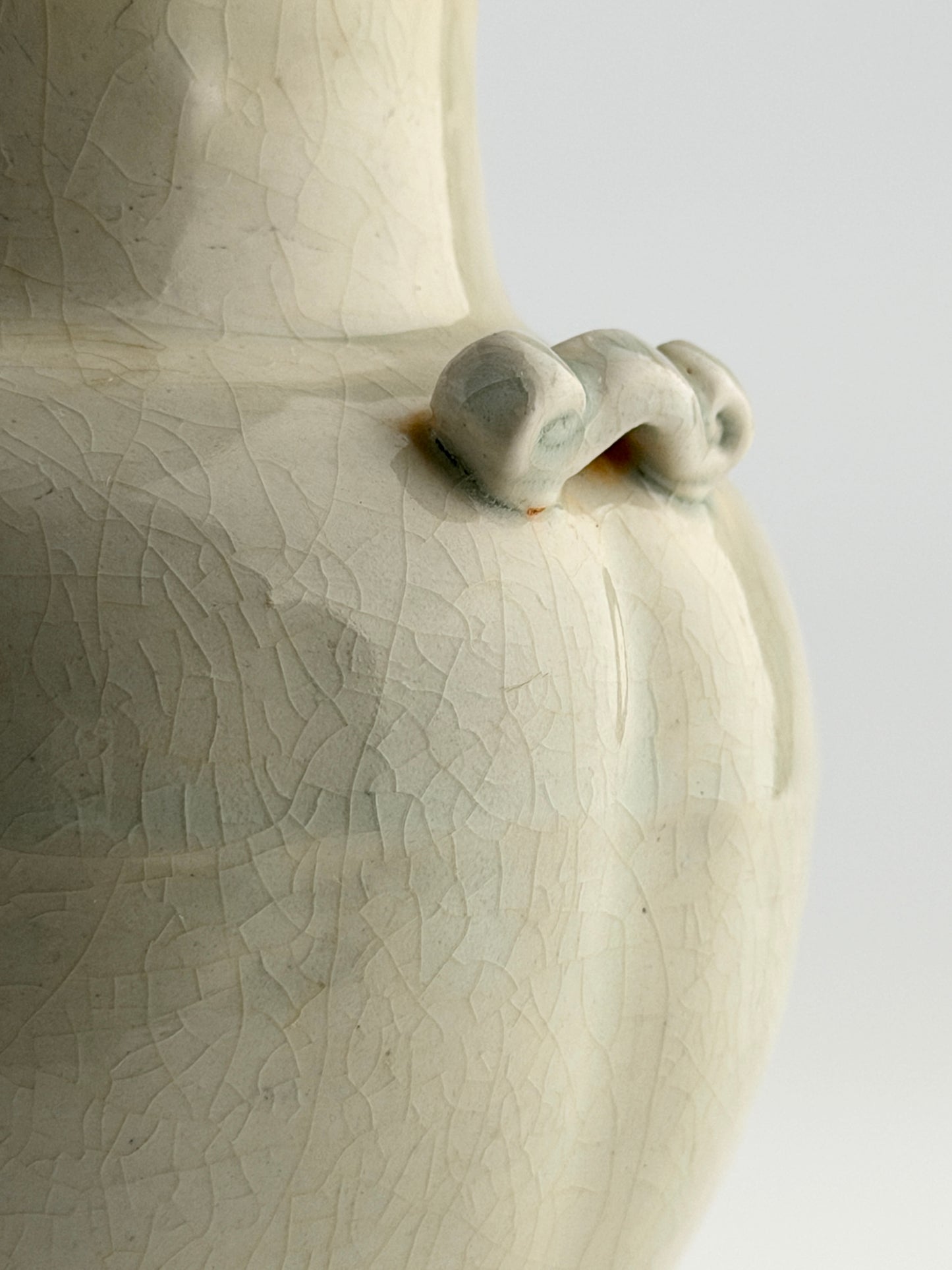 White-Glazed Jar with Cloud Lug Handles and Cover, Song–Yuan Dynasty