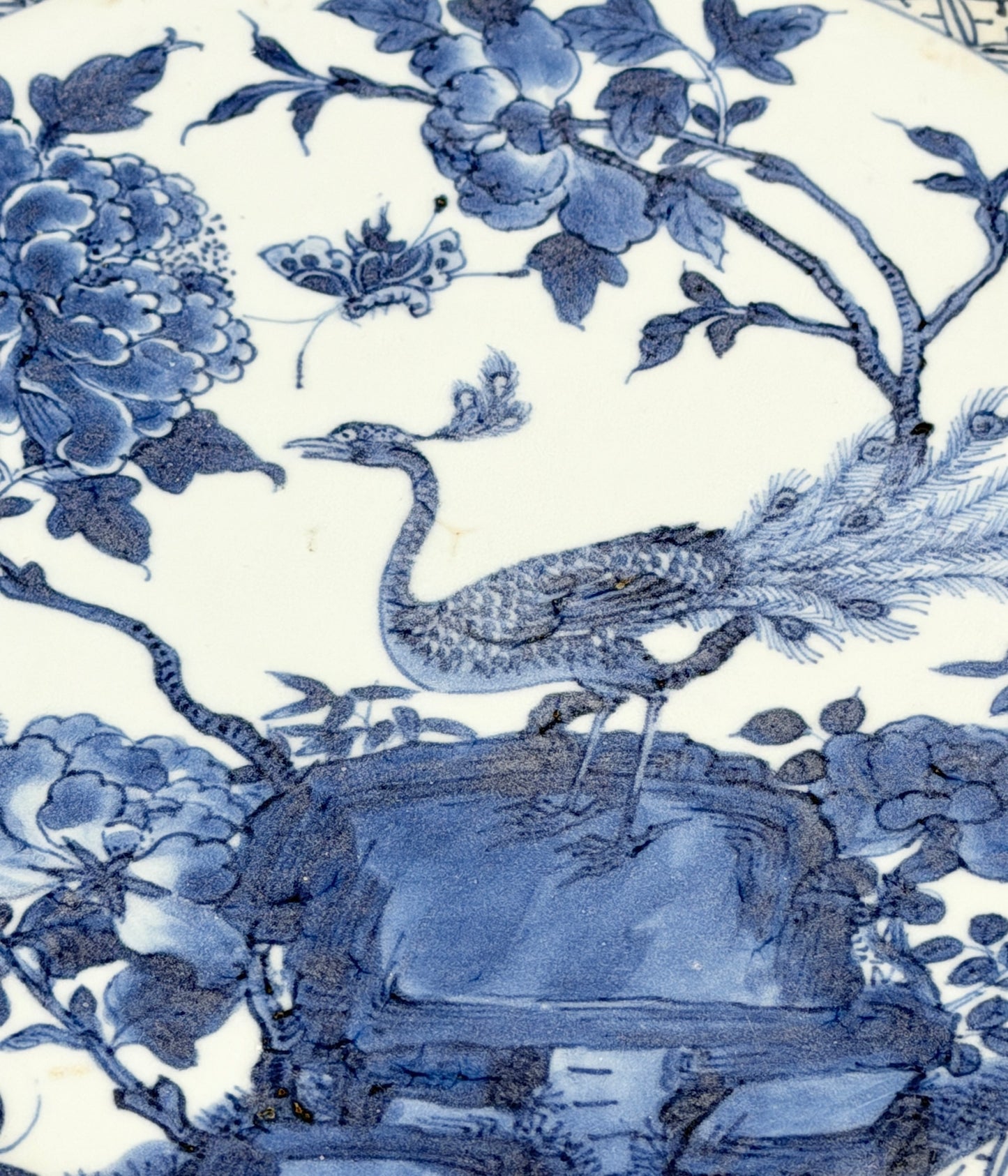PEACOCK IN SPLENDOUR PATTERN BLUE AND WHITE DISH CIRCA 1725, QING DYNASTY, YONGZHENG