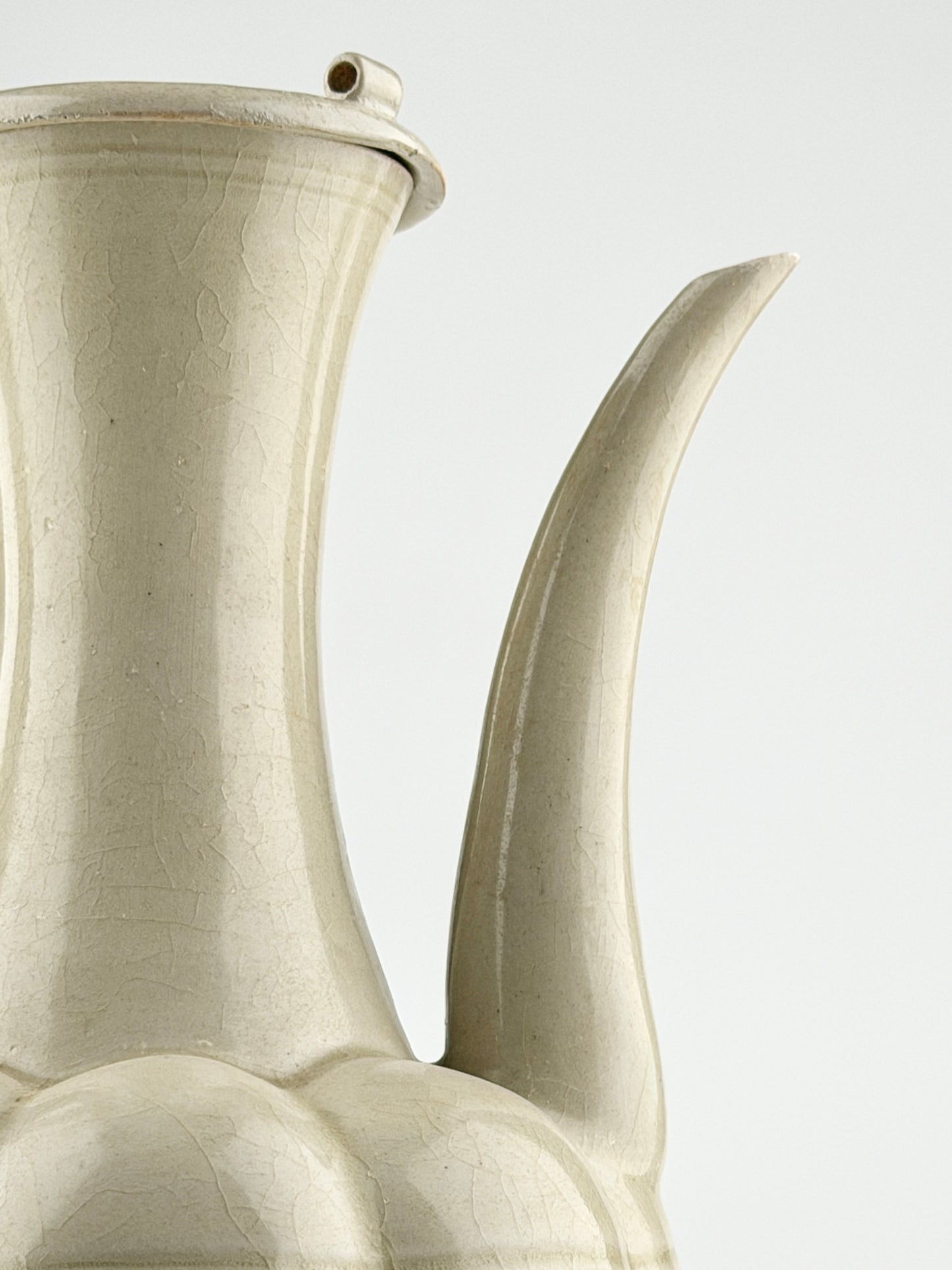 Rare Cream-Glazed Ding Ewer And Cover, Five Dynasties-Song