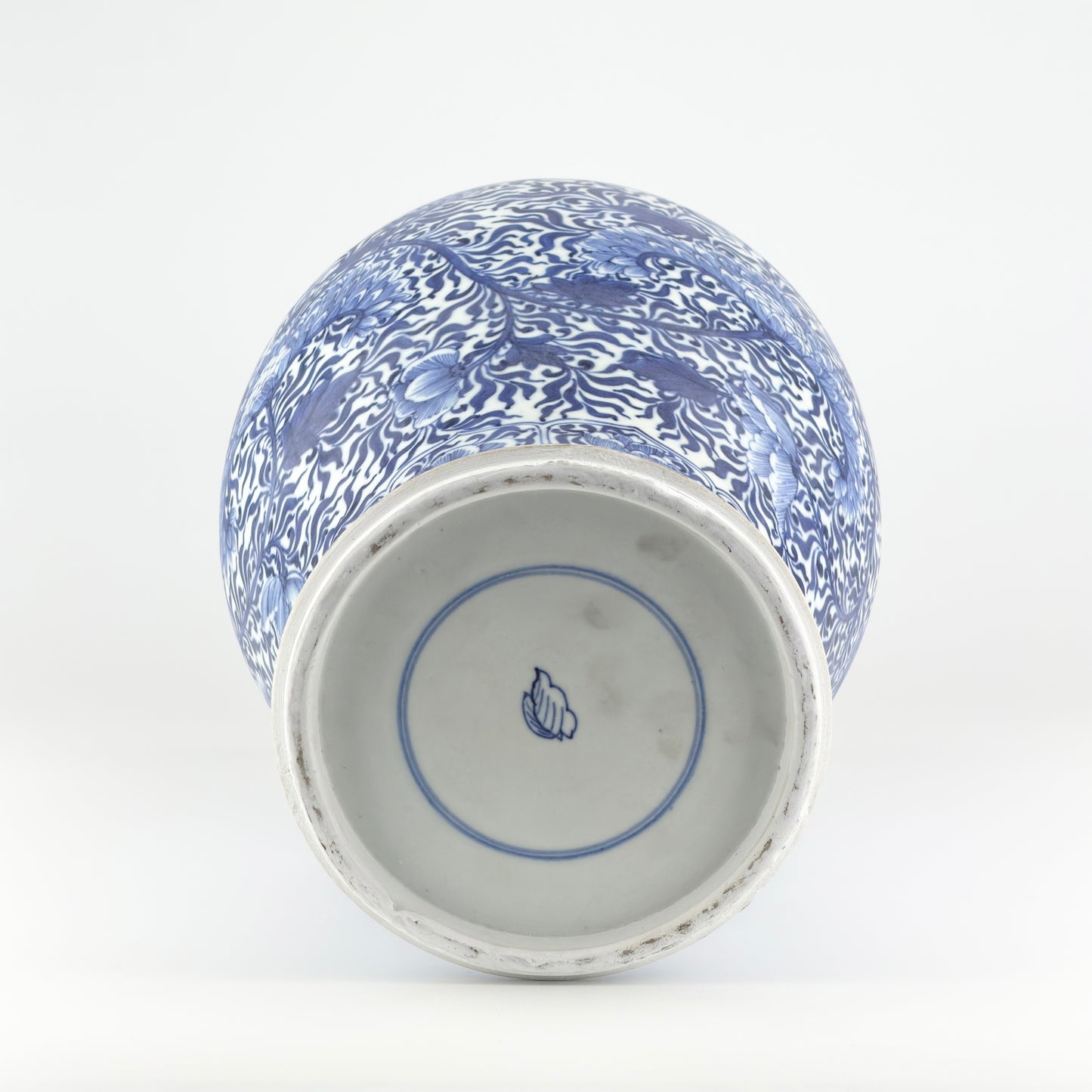 LARGE RARE BLUE AND WHITE BALUSTER VASE, QING DYNASTY, KANGXI, CIRCA 1690
