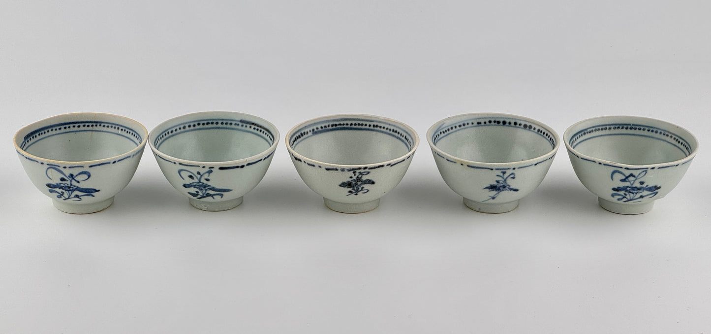 Five Tek Sing Cargo 'Aster Sprays' Tea Bowls, Qing Dynasty