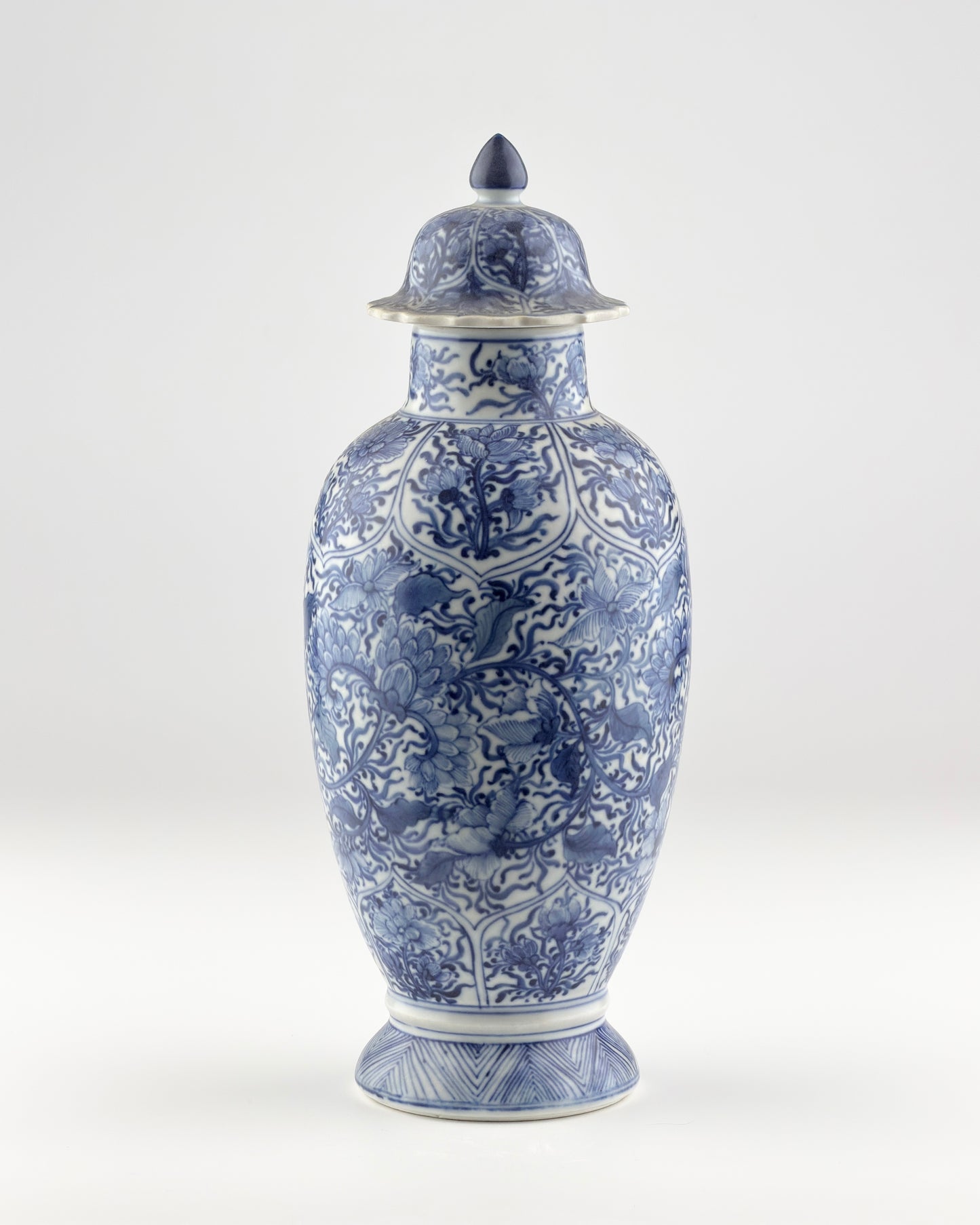 BALUSTER BLUE AND WHITE VASE, QING DYNASTY, KANGXI ERA, CIRCA 1690
