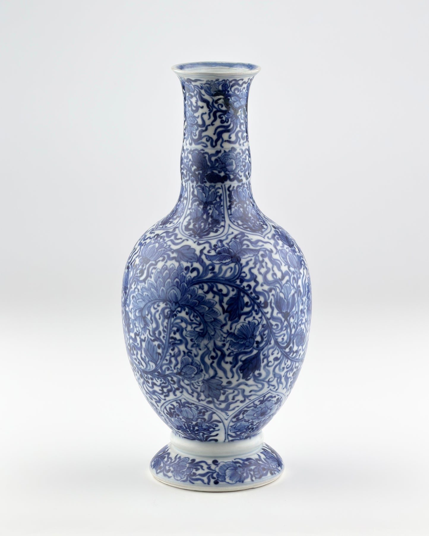 Blue and White Vase, Qing Dynasty Kangxi Era, Circa 1690