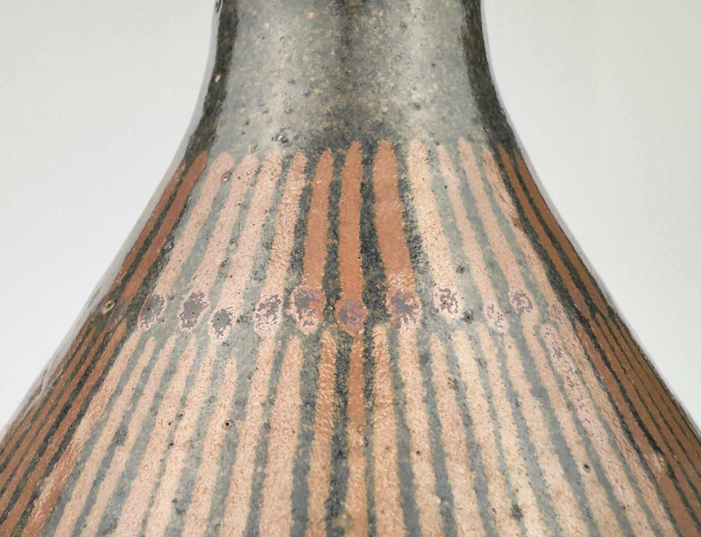 BLACK-GLAZED RUSSET-PAINTED BOTTLE VASE, NORTHERN SONG-JIN DYNASTY