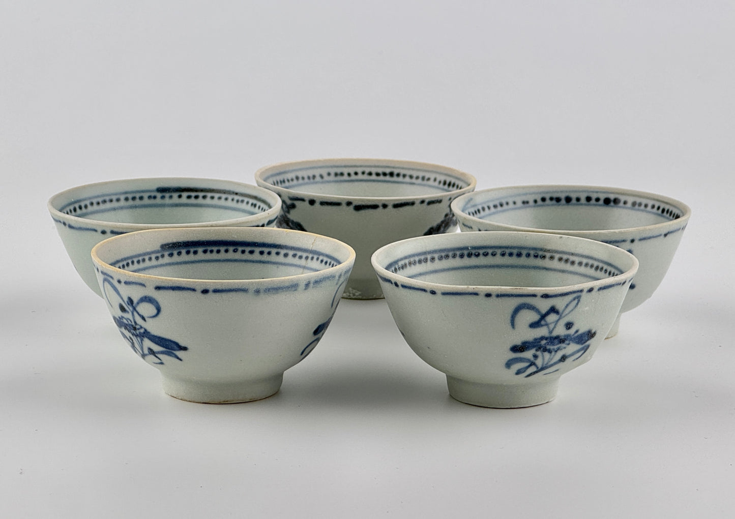 Five Tek Sing Cargo 'Aster Sprays' Tea Bowls, Qing Dynasty