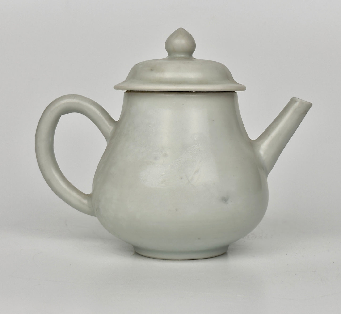 WHITE WITH OVERGLAZE ENAMEL TEA SET CIRCA 1725, QING DYNASTY, YONGZHENG REIGN