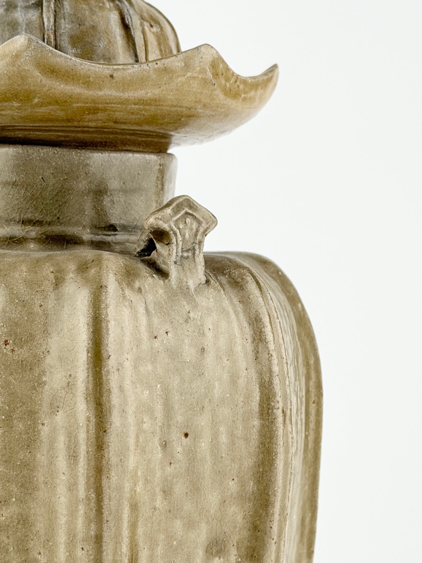 Rare 'Yue' Celadon Glazed Octagonal Vase And Cover, Jin