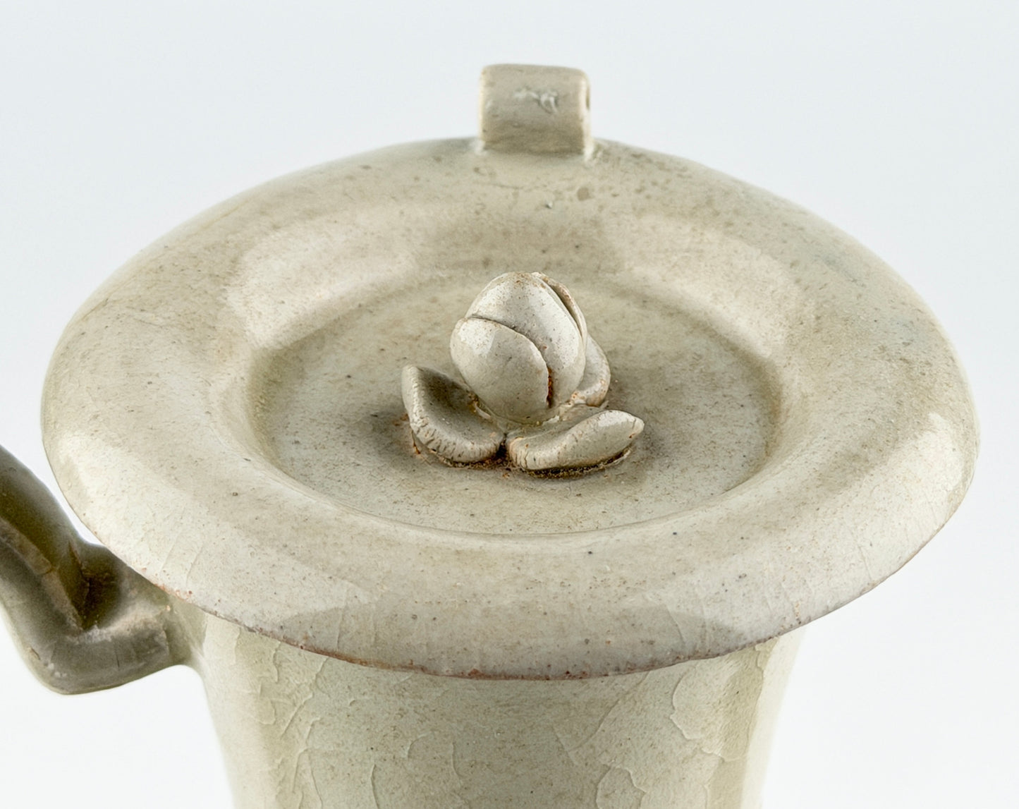 Rare Cream-Glazed Ding Ewer And Cover, Five Dynasties-Song