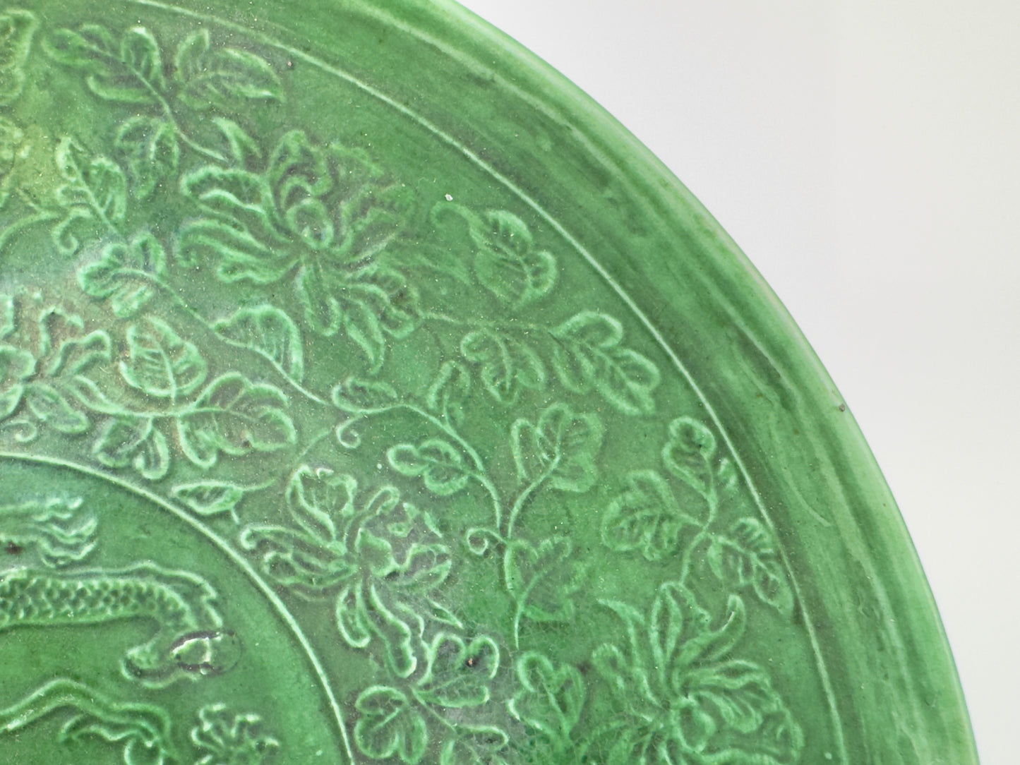 Rare Dingyao Green-Glazed Dragon Dish, Liao-Song Dynasty