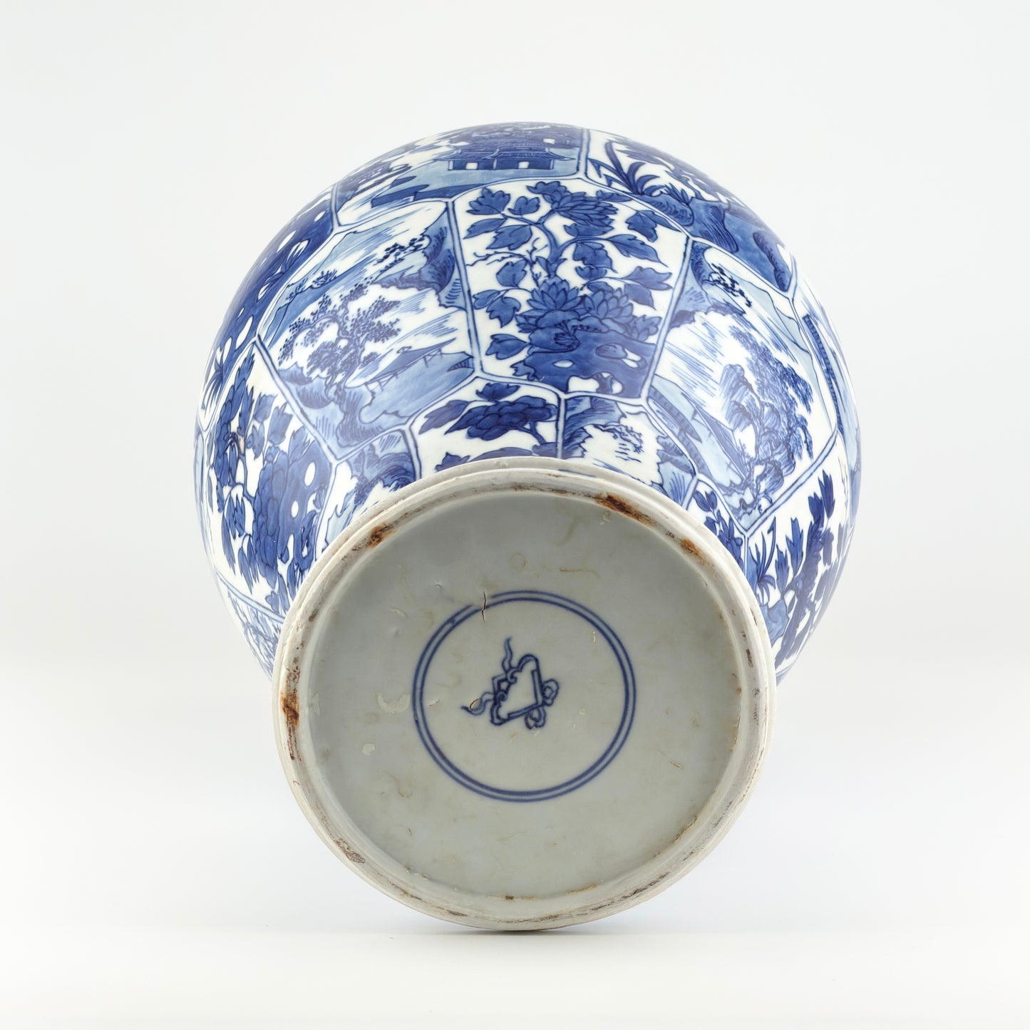 LARGE RARE BLUE AND WHITE BALUSTER VASE, QING DYNASTY, KANGXI, CIRCA 1690