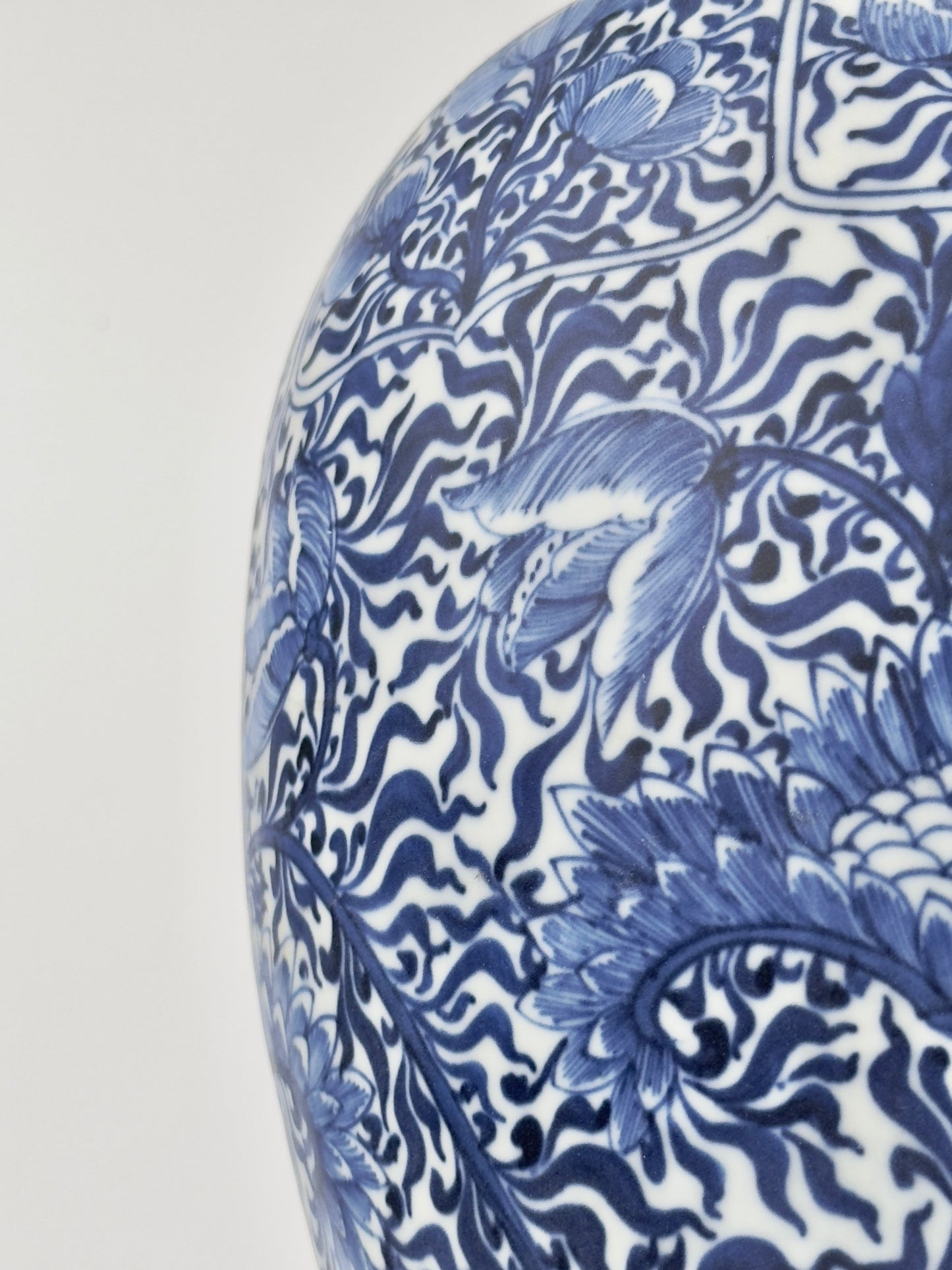 LARGE RARE BLUE AND WHITE BALUSTER VASE, QING DYNASTY, KANGXI, CIRCA 1690