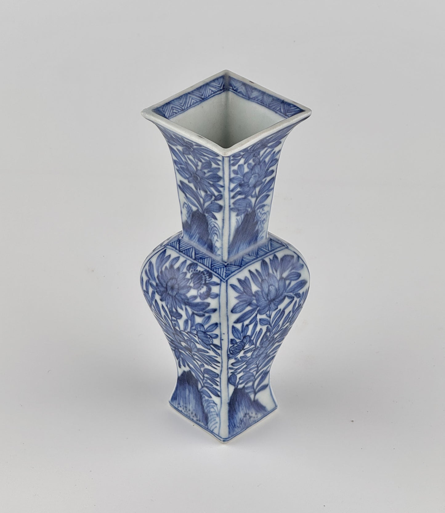 Yanyan Blue and White Vase, Qing Dynasty Kangxi Era, Circa 1690