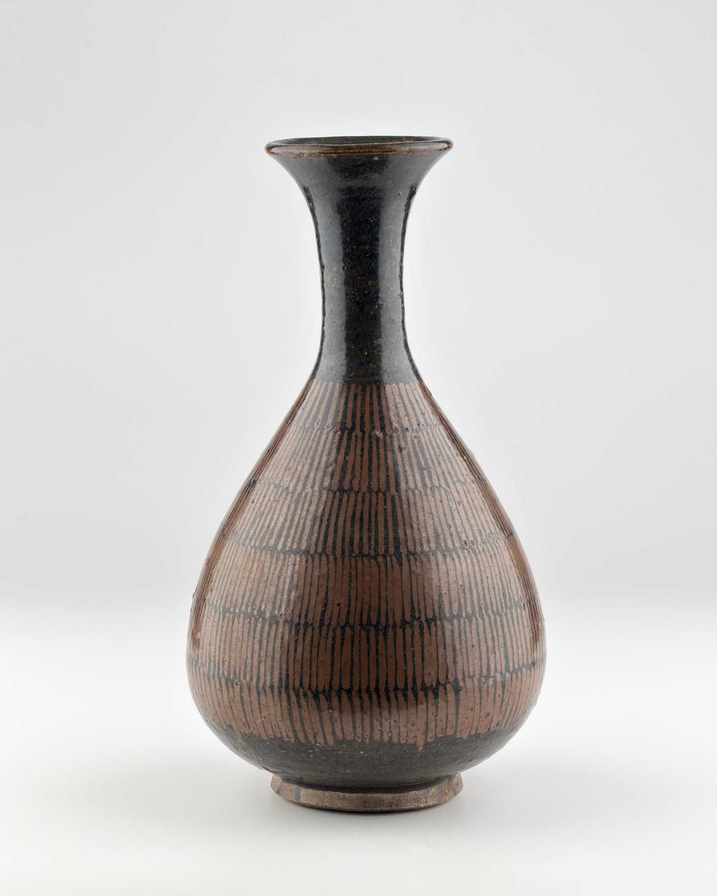 BLACK-GLAZED RUSSET-PAINTED BOTTLE VASE, SONG DYNASTY