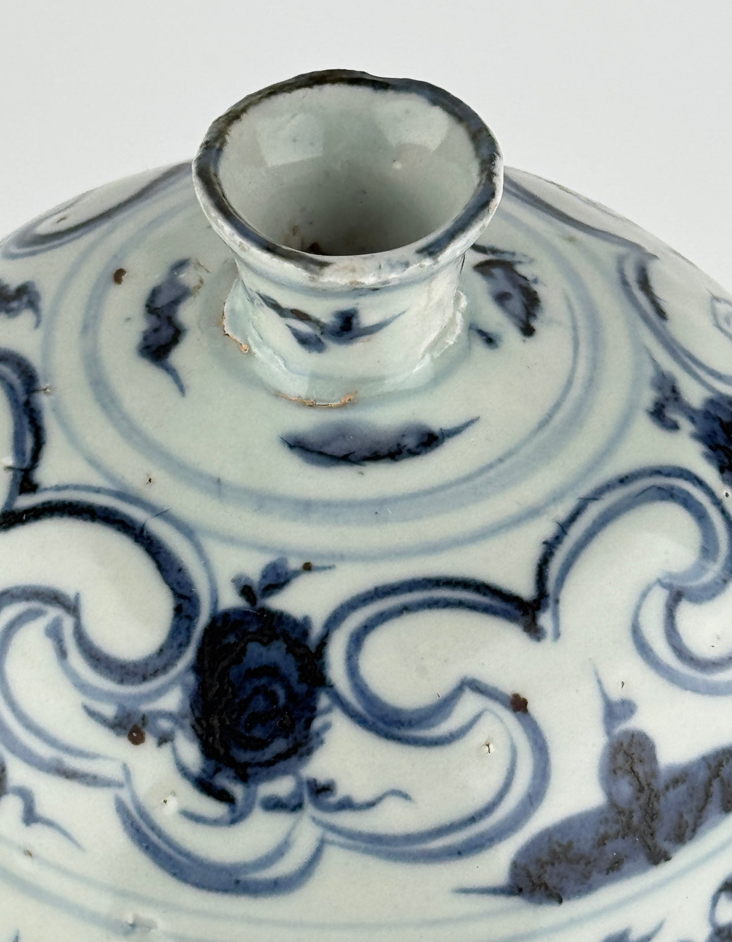 Blue and White Porcelain Meiping Vase with Peony Scroll, Ming Dynasty