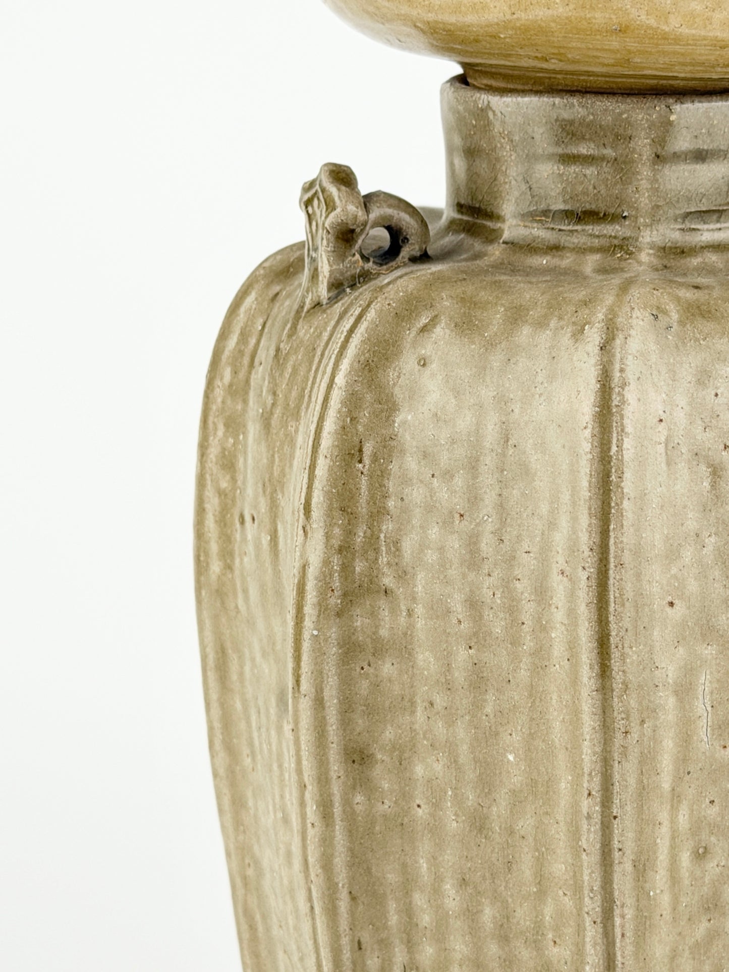 Rare 'Yue' Celadon Glazed Octagonal Vase And Cover, Jin