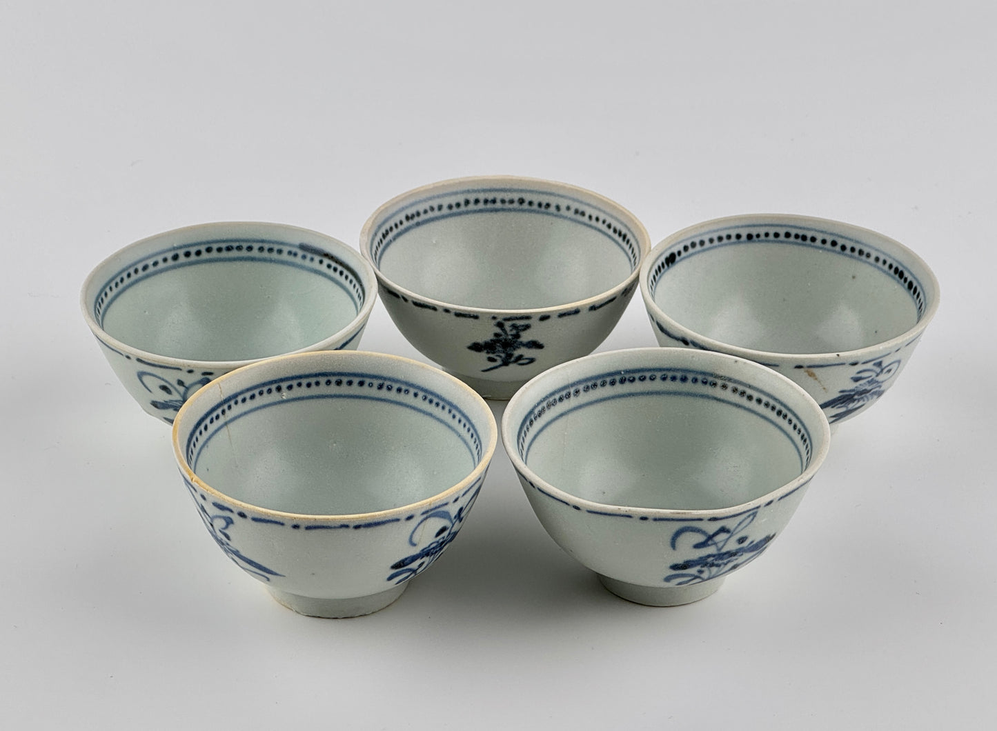 Five Tek Sing Cargo 'Aster Sprays' Tea Bowls, Qing Dynasty