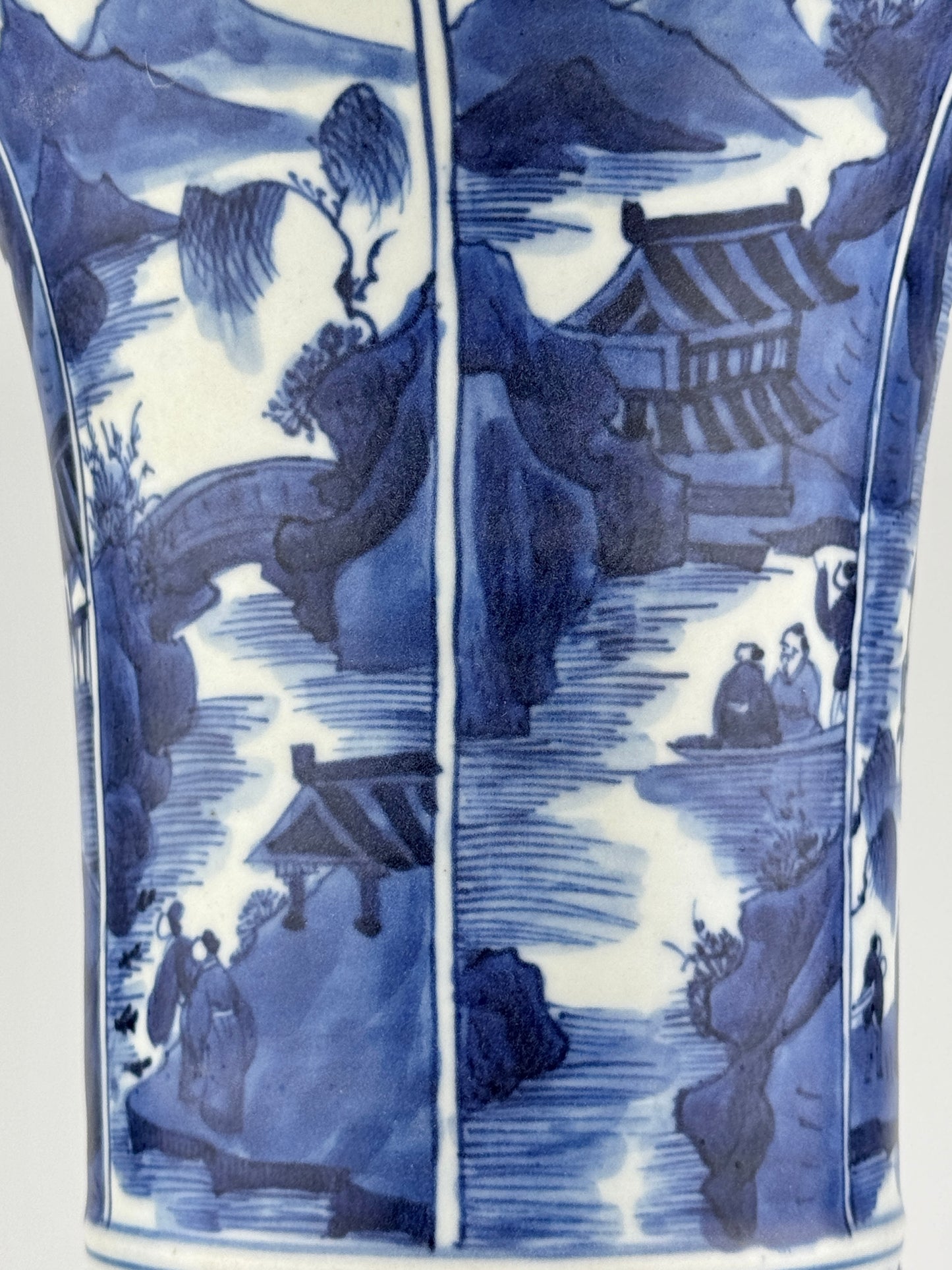 A Large Blue and White Gu Vase from Vung Tau Ship, Qing Dynasty Kangxi Era, Circa 1690