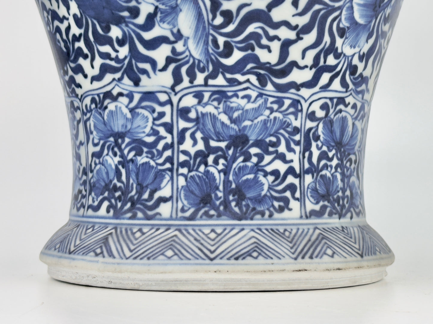 LARGE RARE BLUE AND WHITE BALUSTER VASE, QING DYNASTY, KANGXI, CIRCA 1690