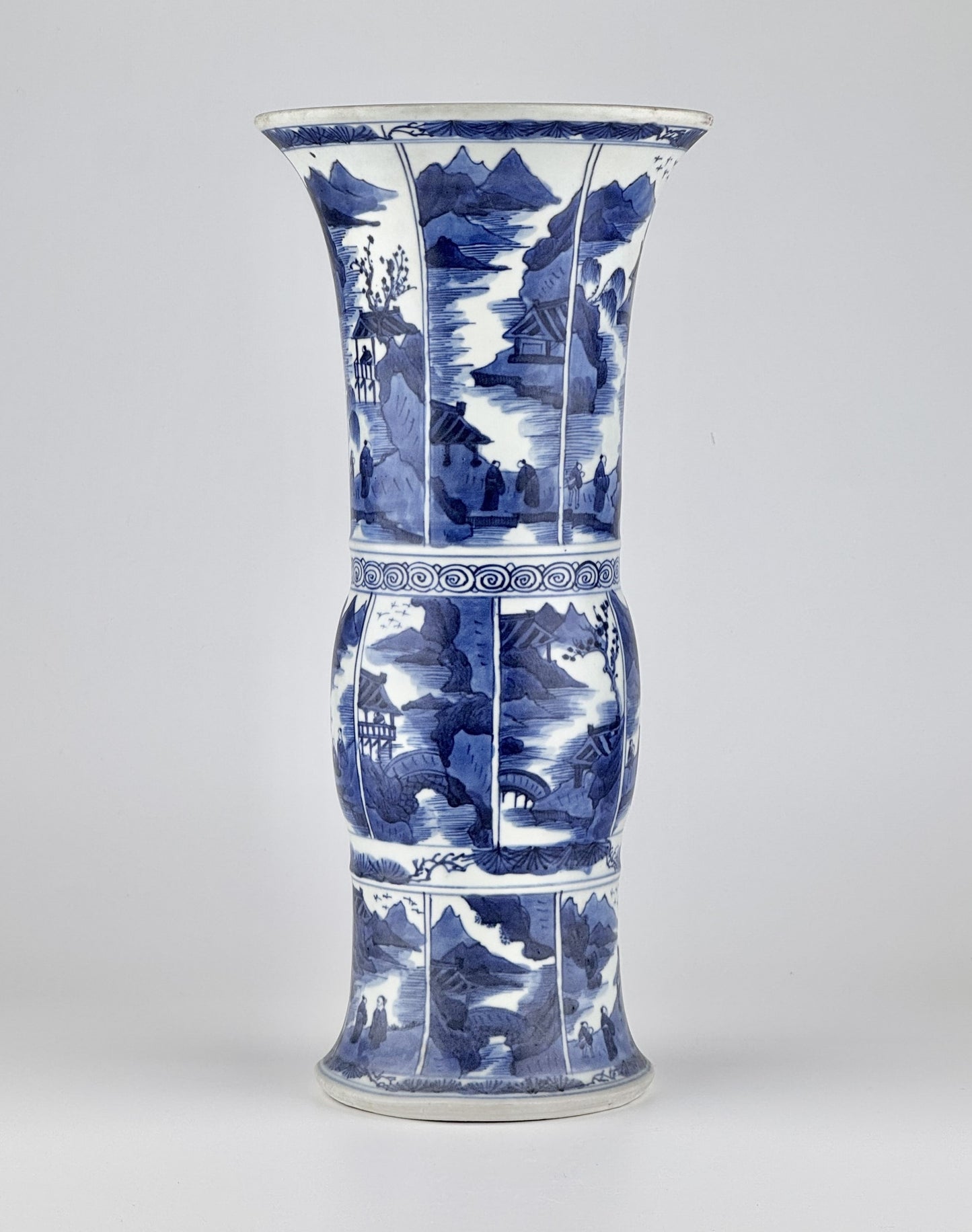 A Large Blue and White Gu Vase from Vung Tau Ship, Qing Dynasty Kangxi Era, Circa 1690