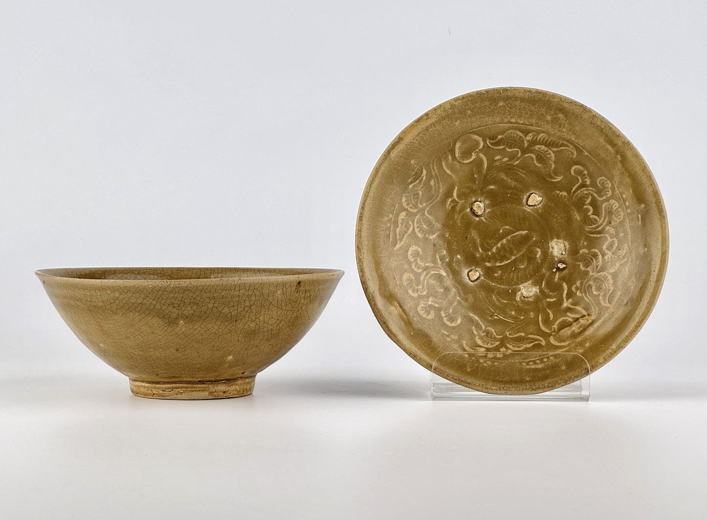 Rare Annamese Stoneware Bowls with olive green glaze, Vietnam, 14-15th century